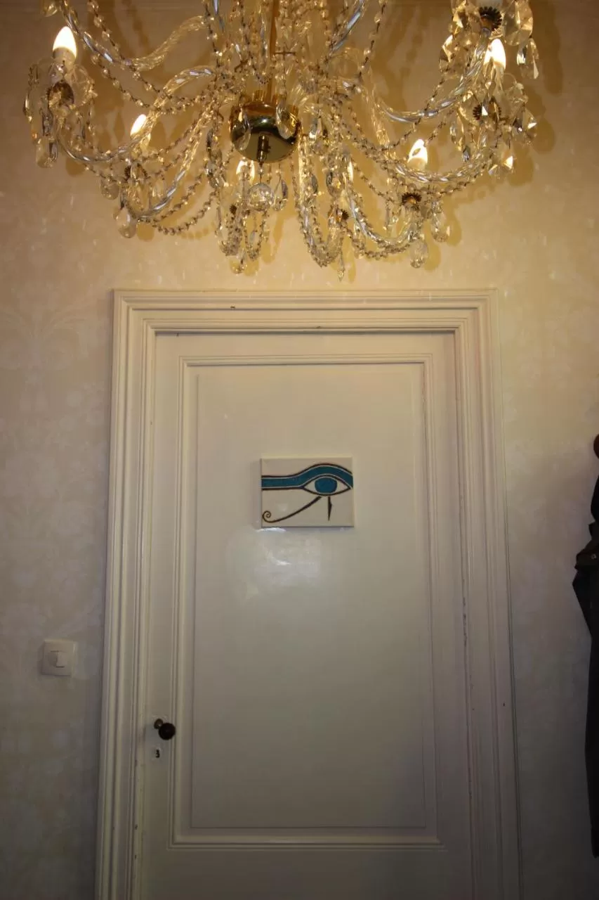 Logo/Certificate/Sign in Saint James House