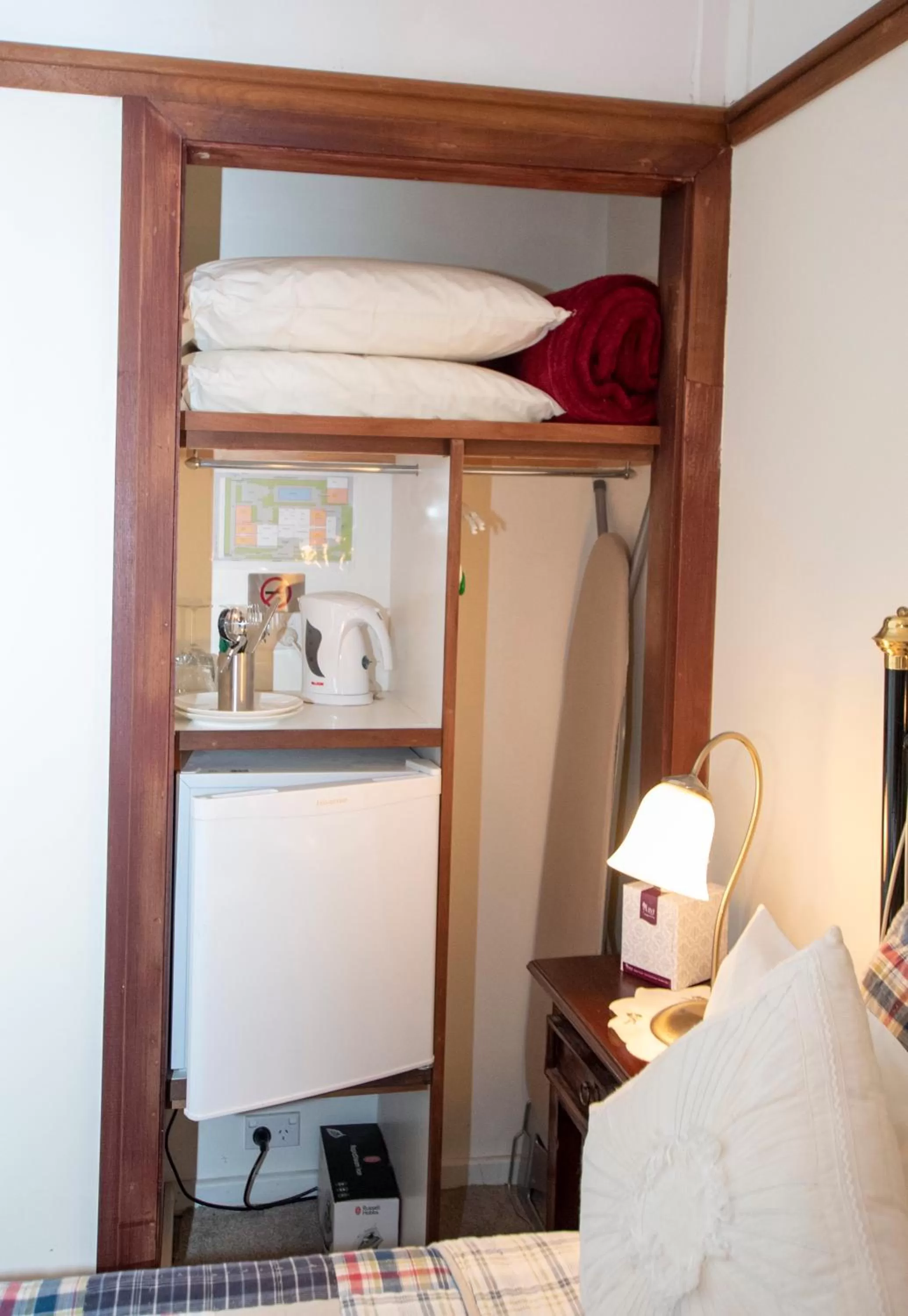 Coffee/tea facilities, Bed in Rosebridge House Bed & Breakfast Adult Retreat