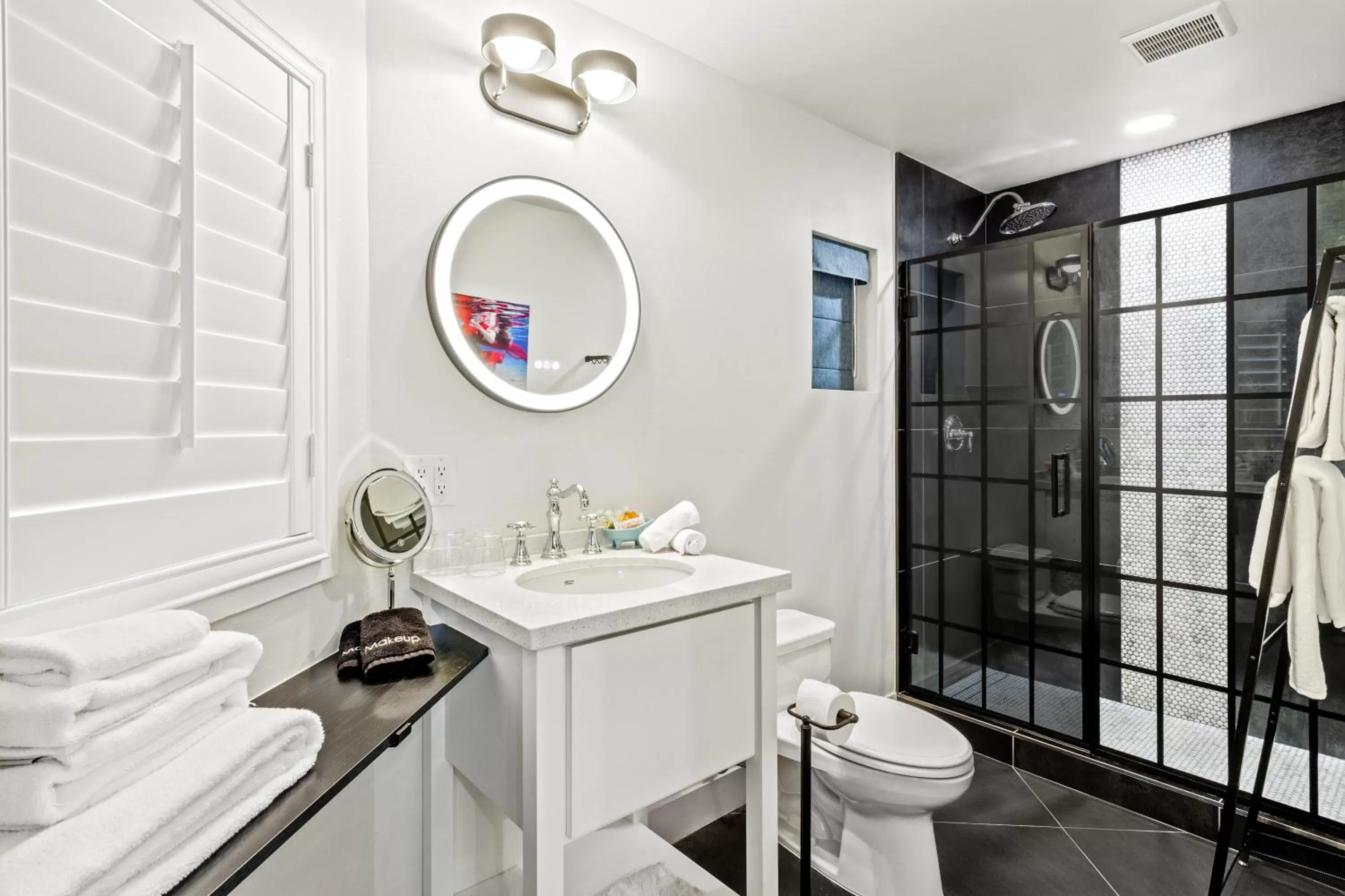 Bathroom in Bespoke Inn Flagstaff