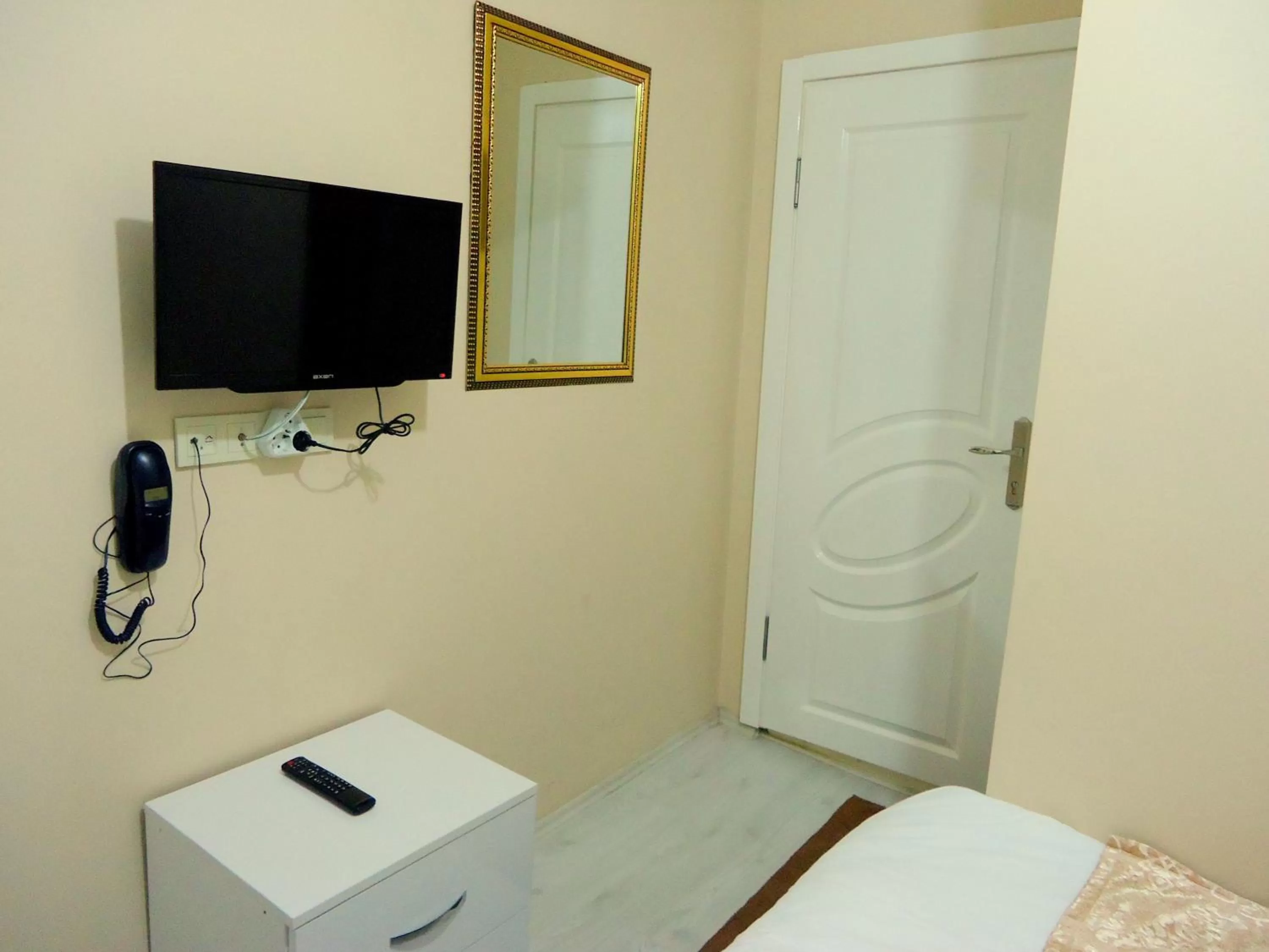 Photo of the whole room, TV/Entertainment Center in Tolga Hotel