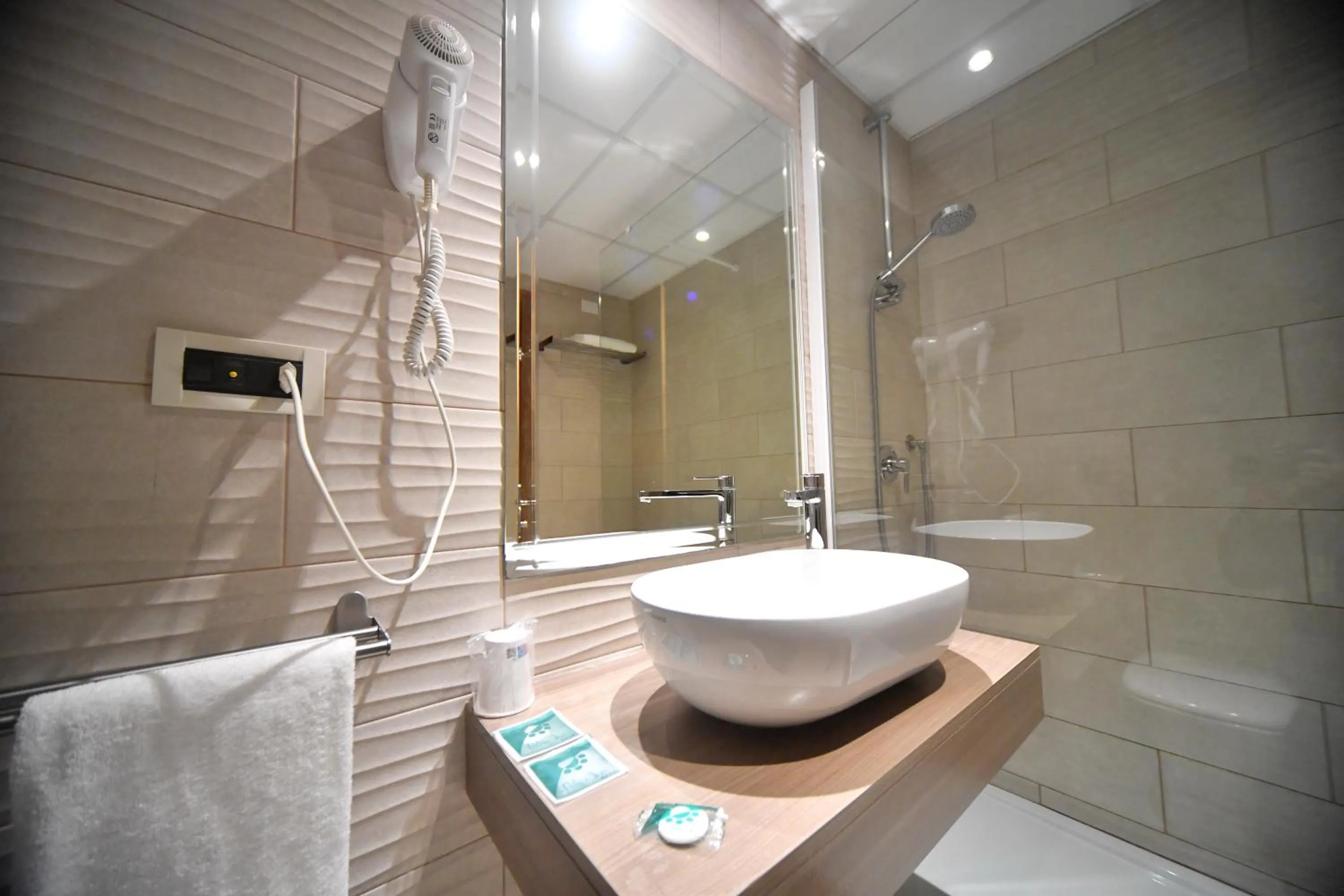 Bathroom in Palace Inn Rome Fiano