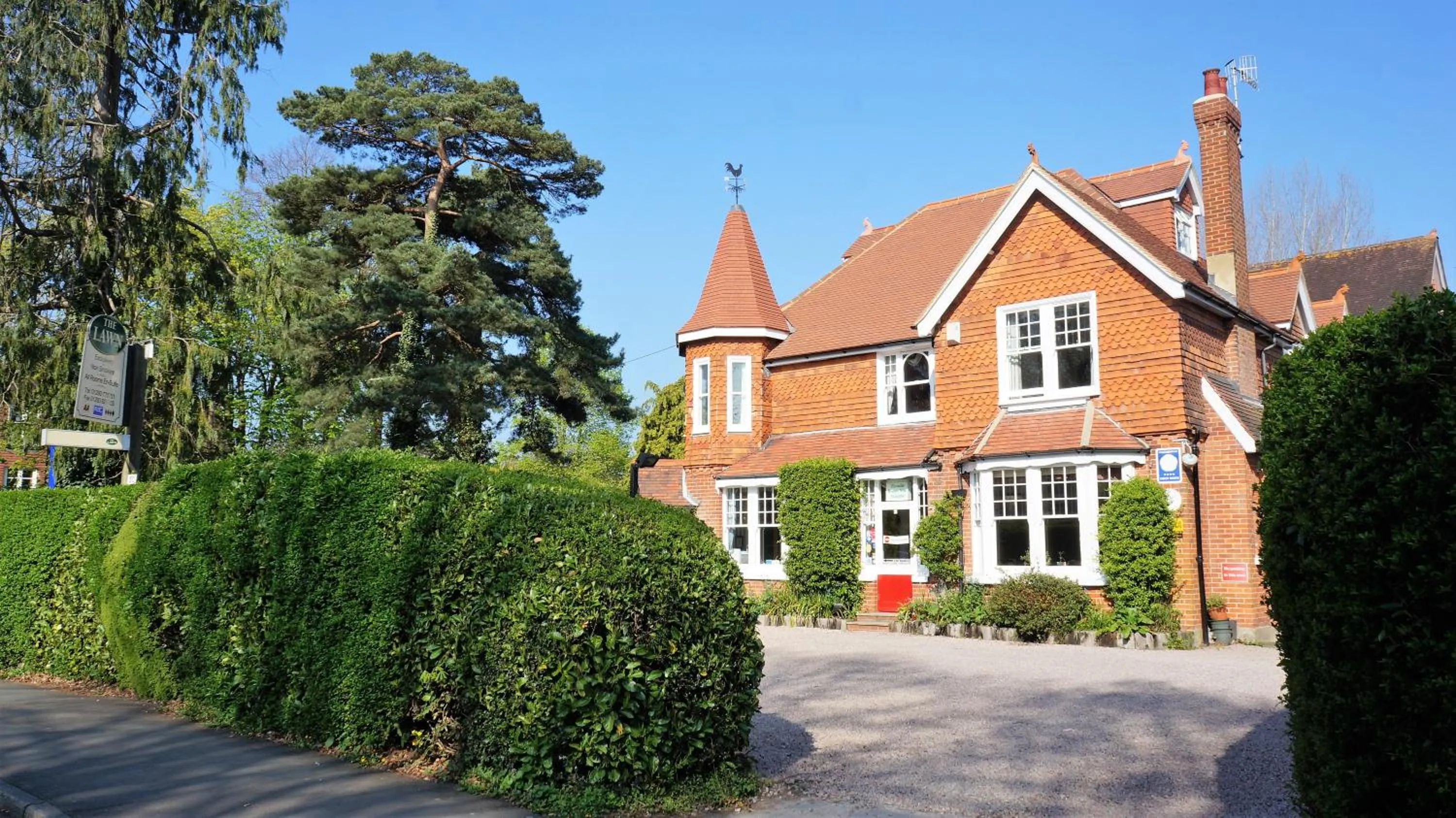 Property building in The Lawn Guest House Gatwick