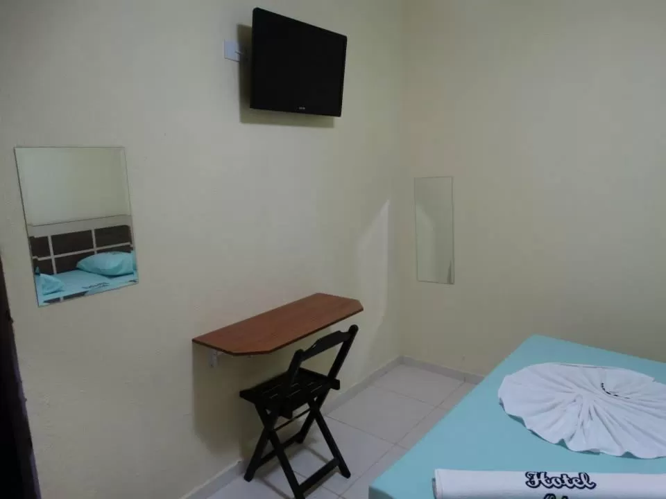 Bed, TV/Entertainment Center in Hotel Praça Orione