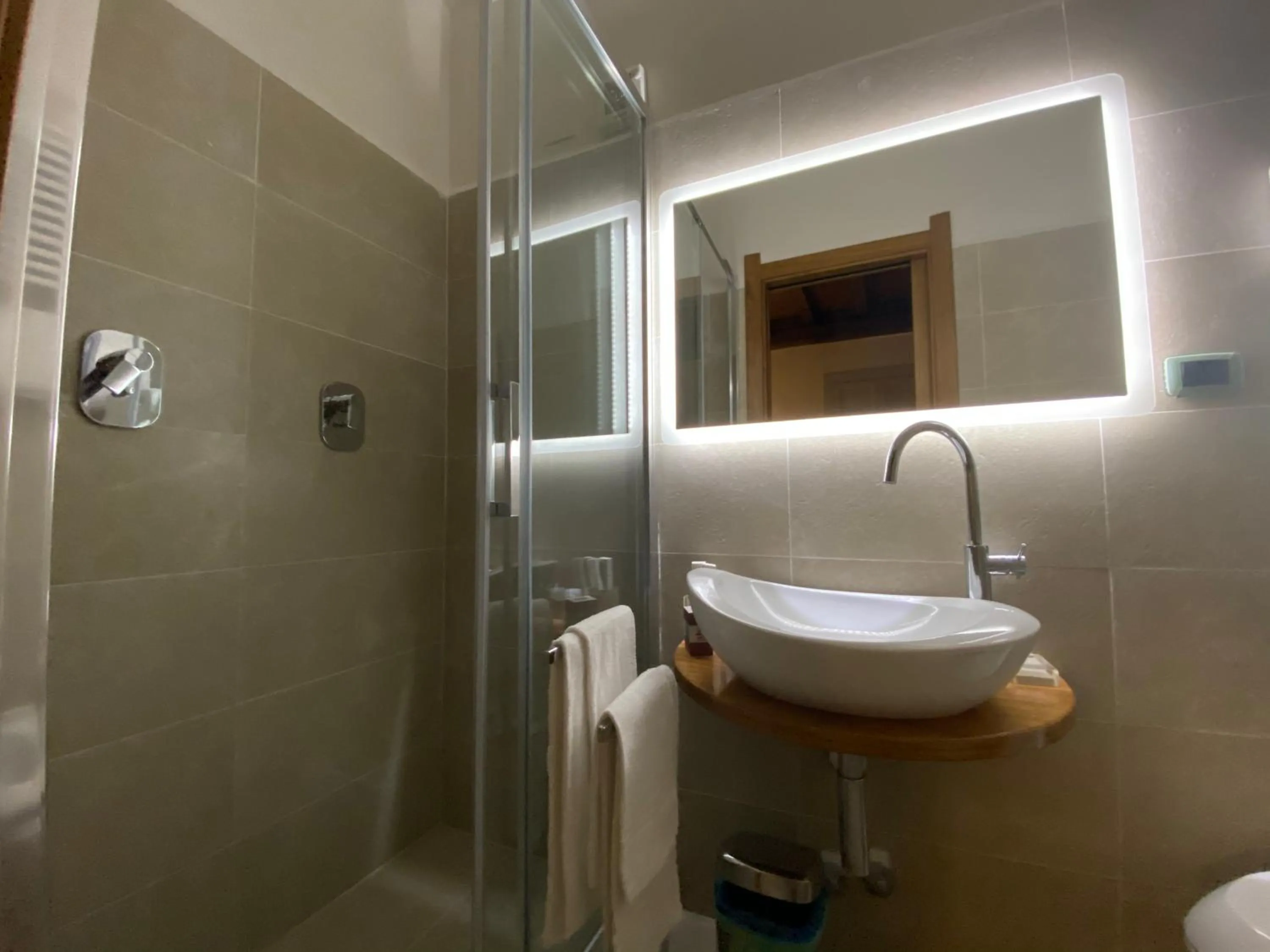 Shower in Condotti Rooms