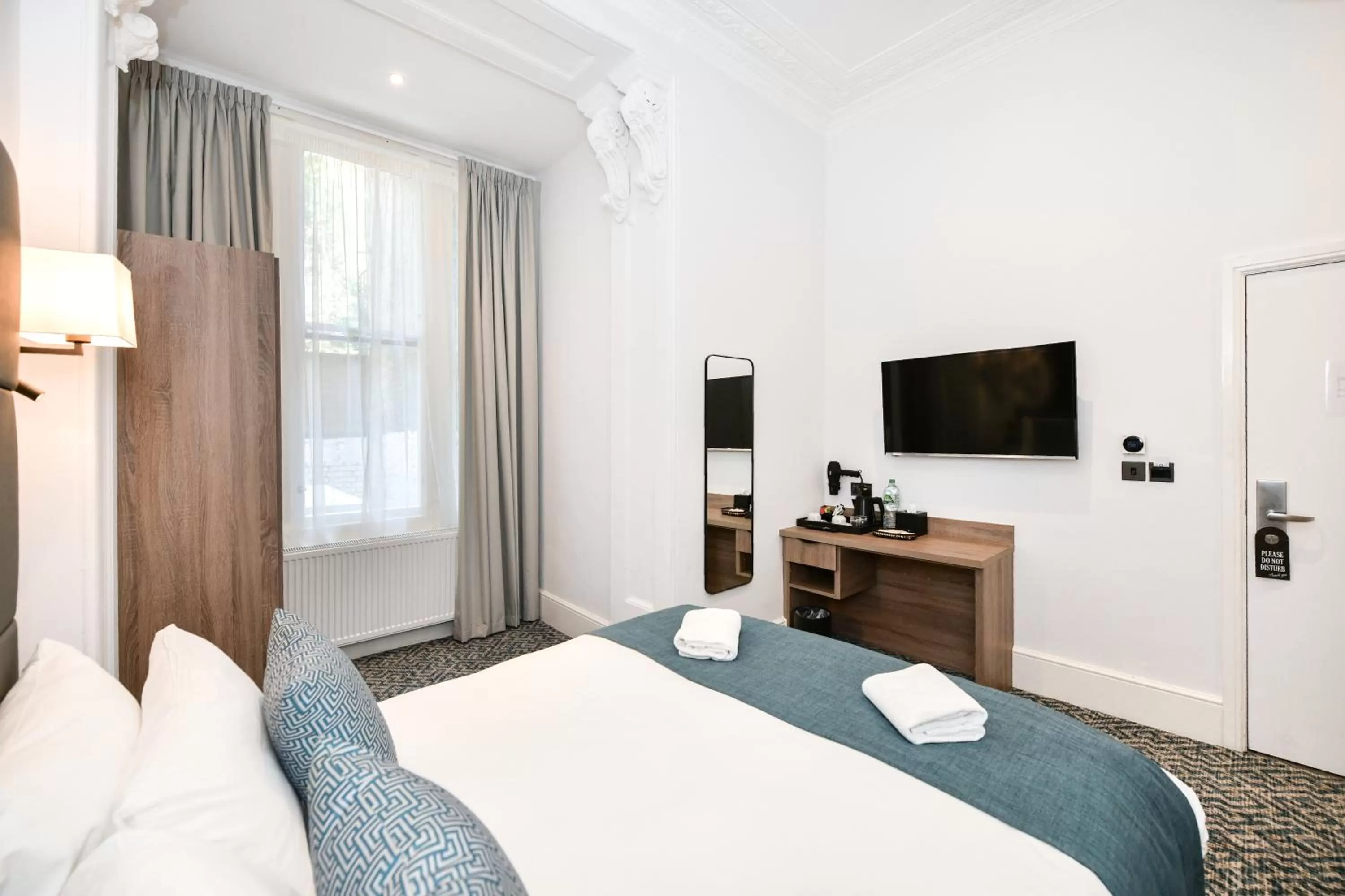 Bedroom, Bed in The J Hyde Park - A Park Avenue Hotel