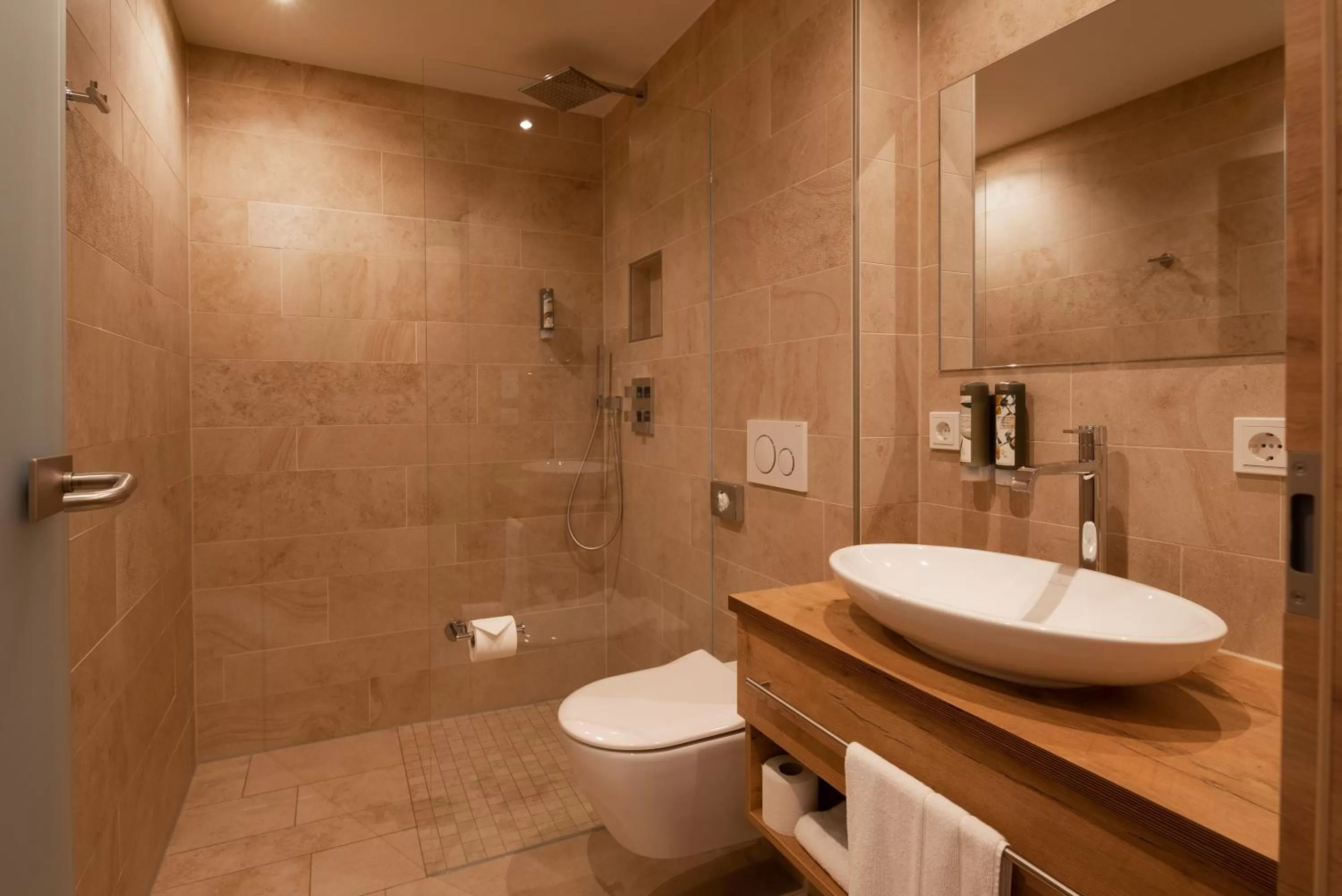 Shower in PETERS Hotel & Spa