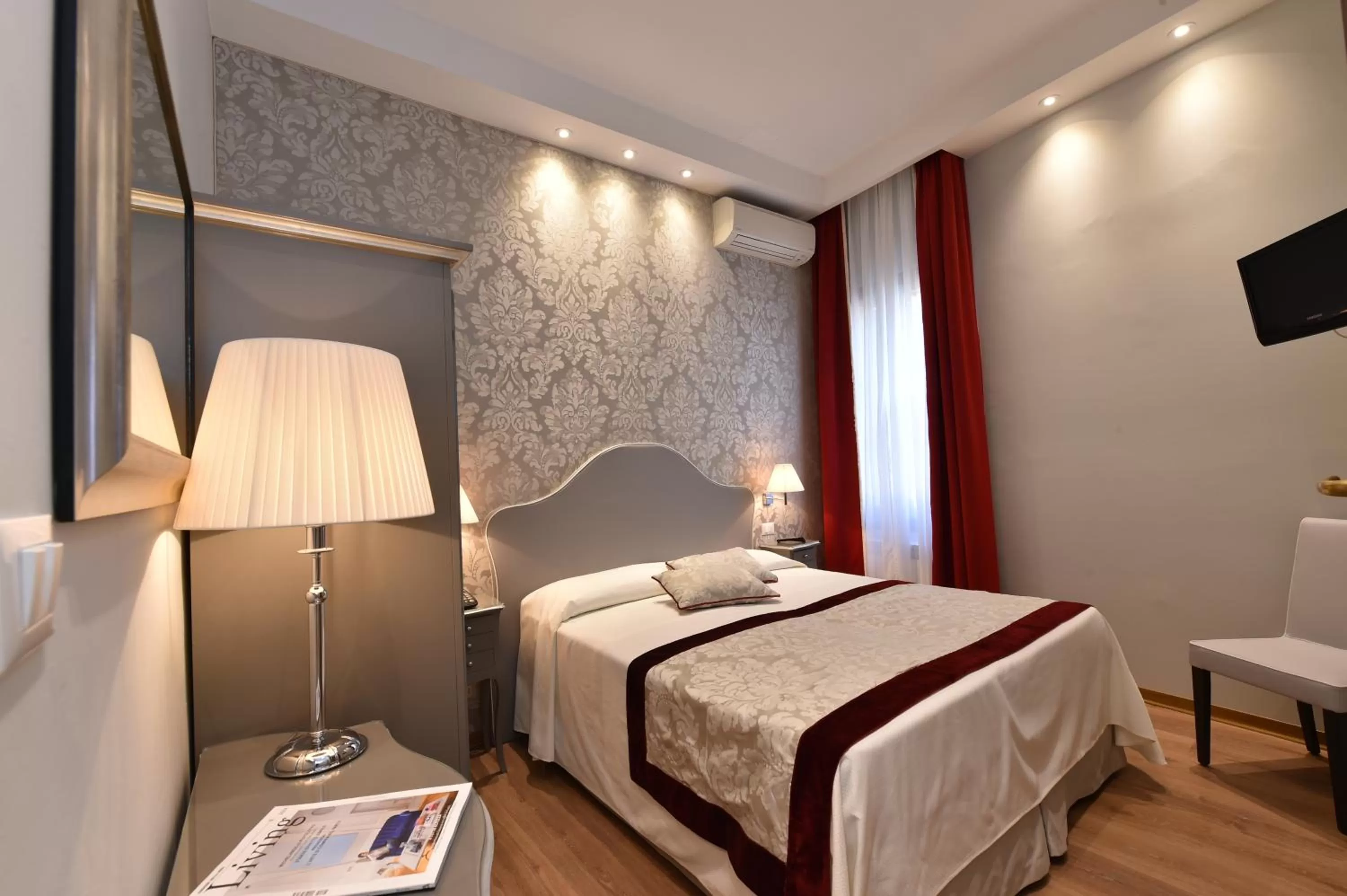 Photo of the whole room, Bed in Hotel Villa Rosa