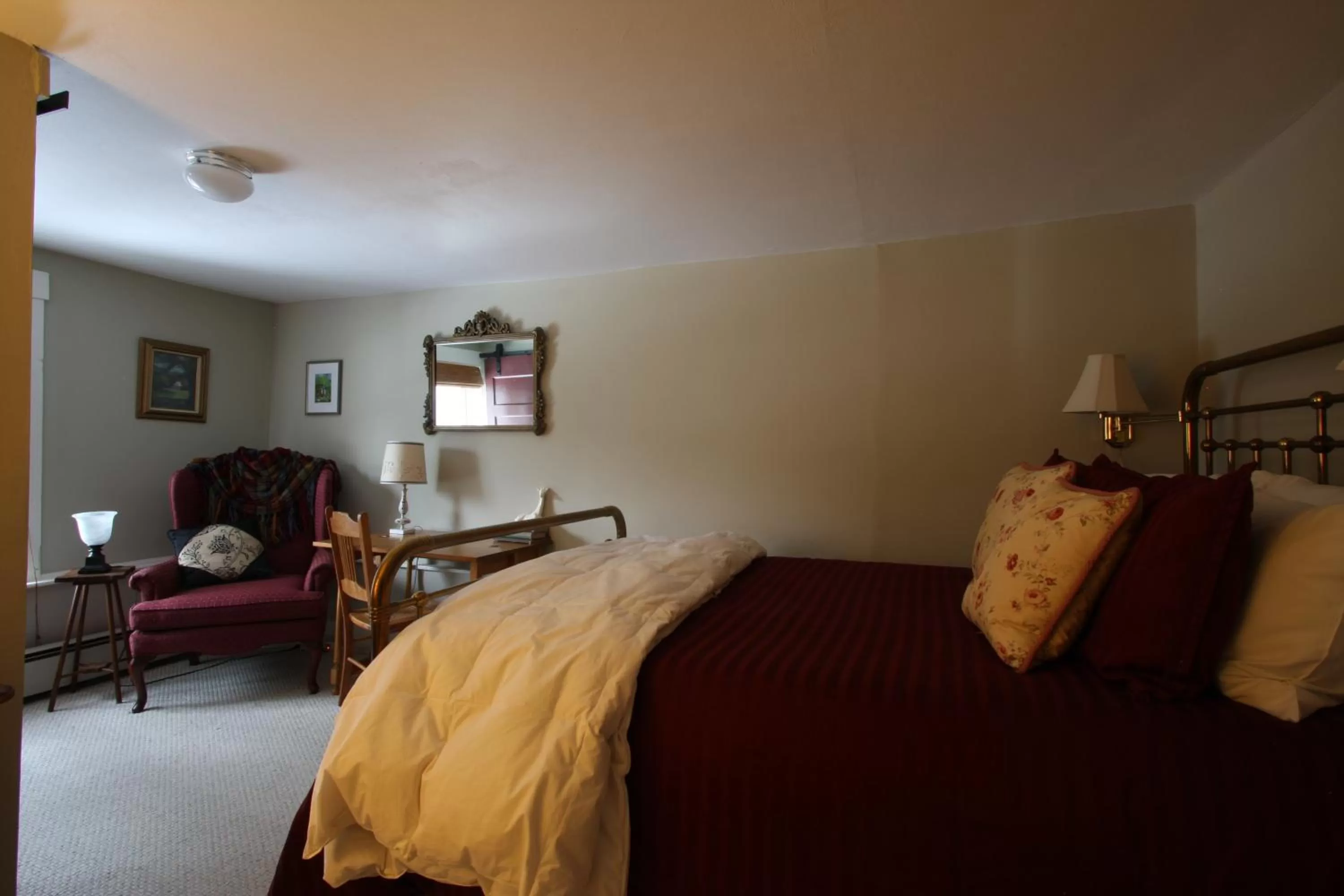 Bed in Follansbee Inn