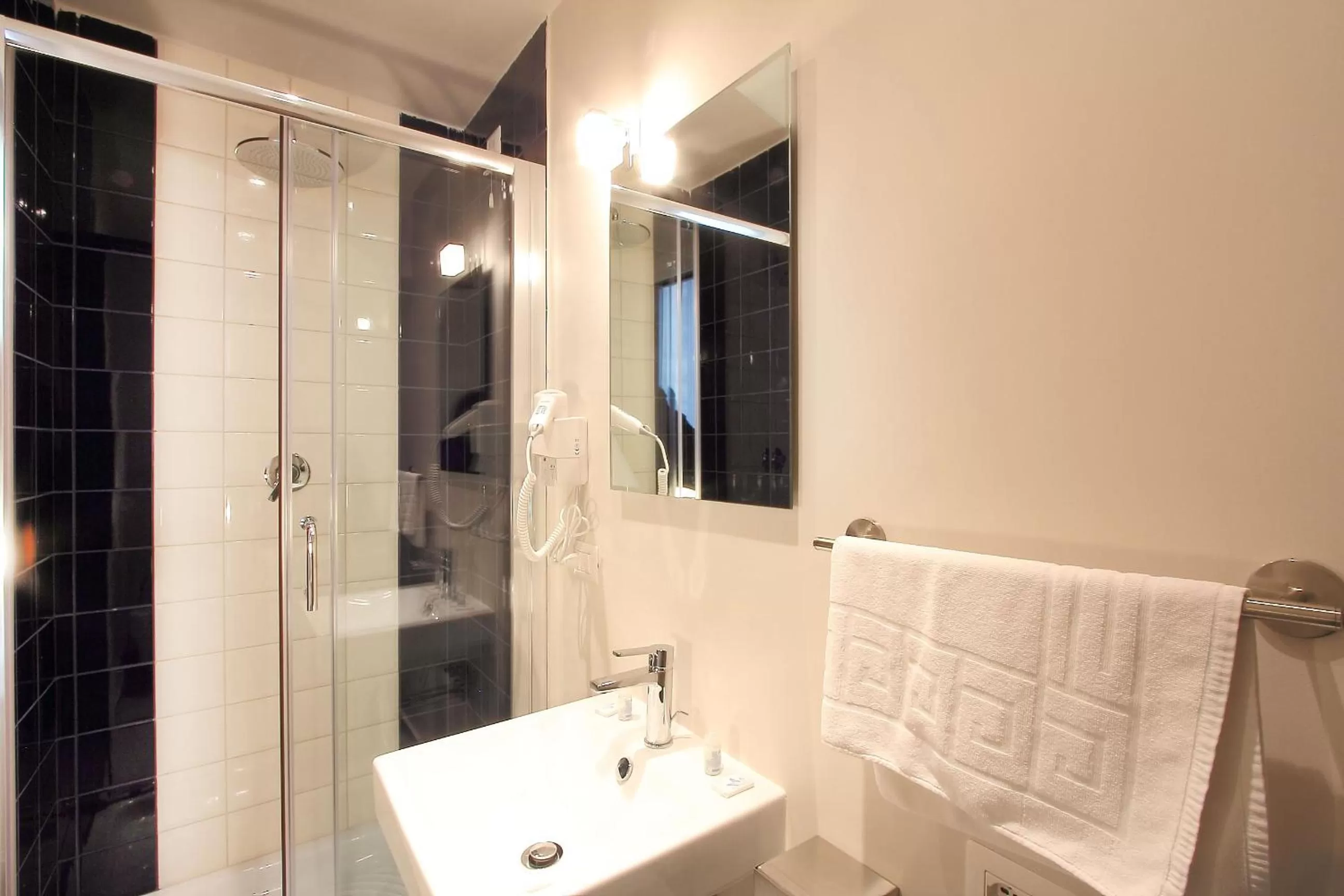 Shower in Hotel Ferrucci