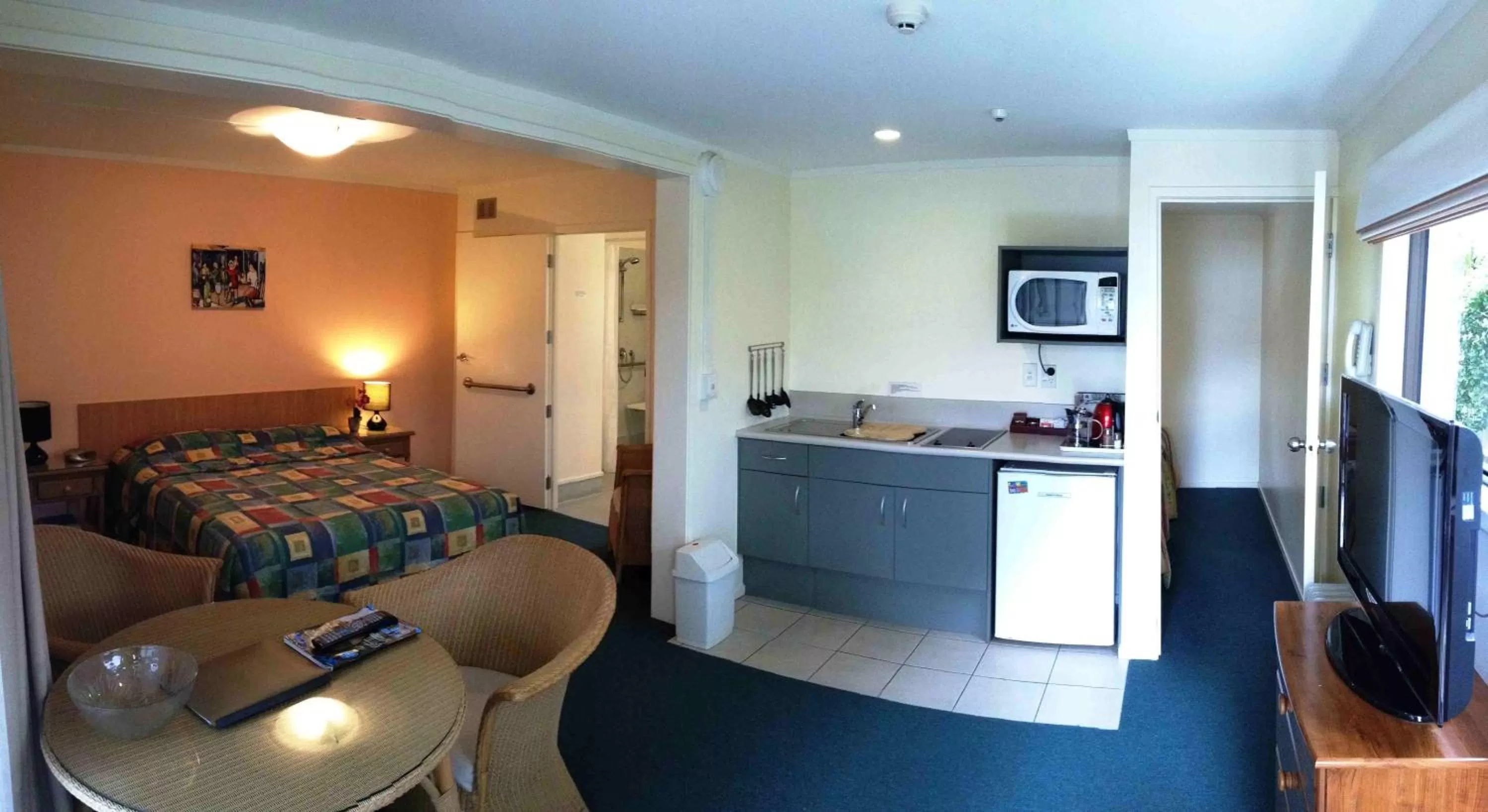 Kitchen or kitchenette in Bay Sands Seafront Studios