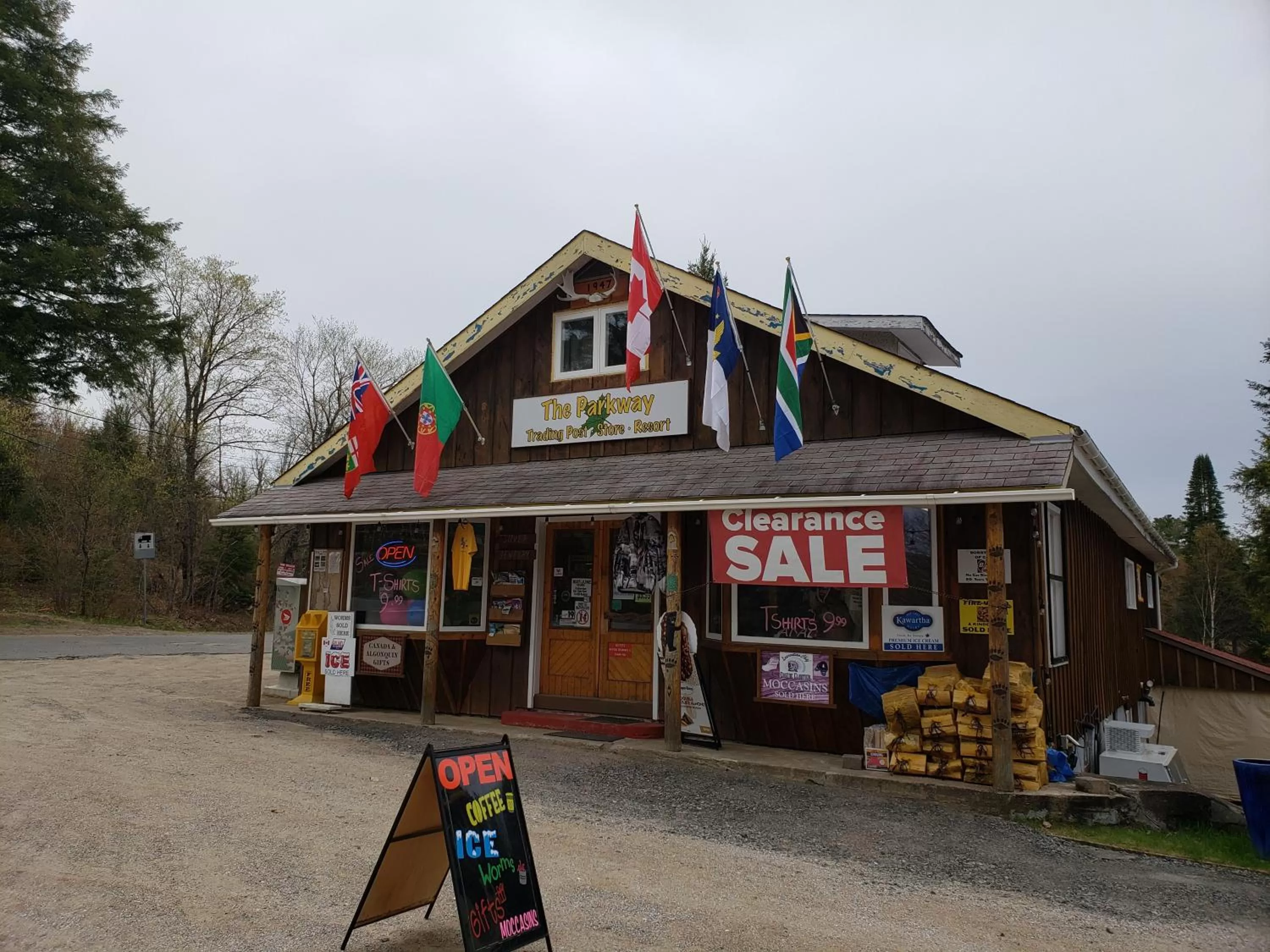 On-site shops in Parkway Cottage Resort and Trading Post