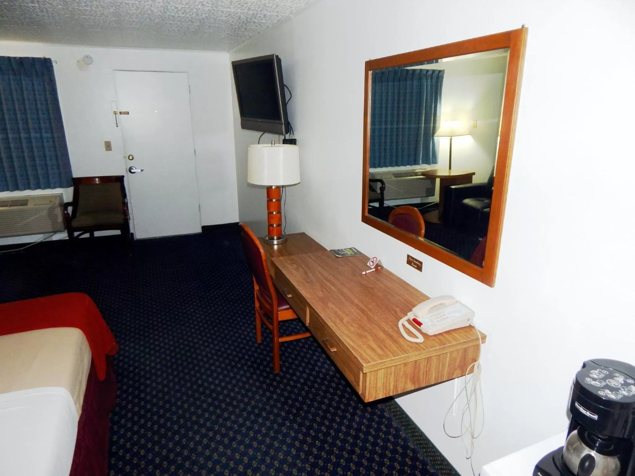 Seating area, TV/Entertainment Center in Motel Nicholas