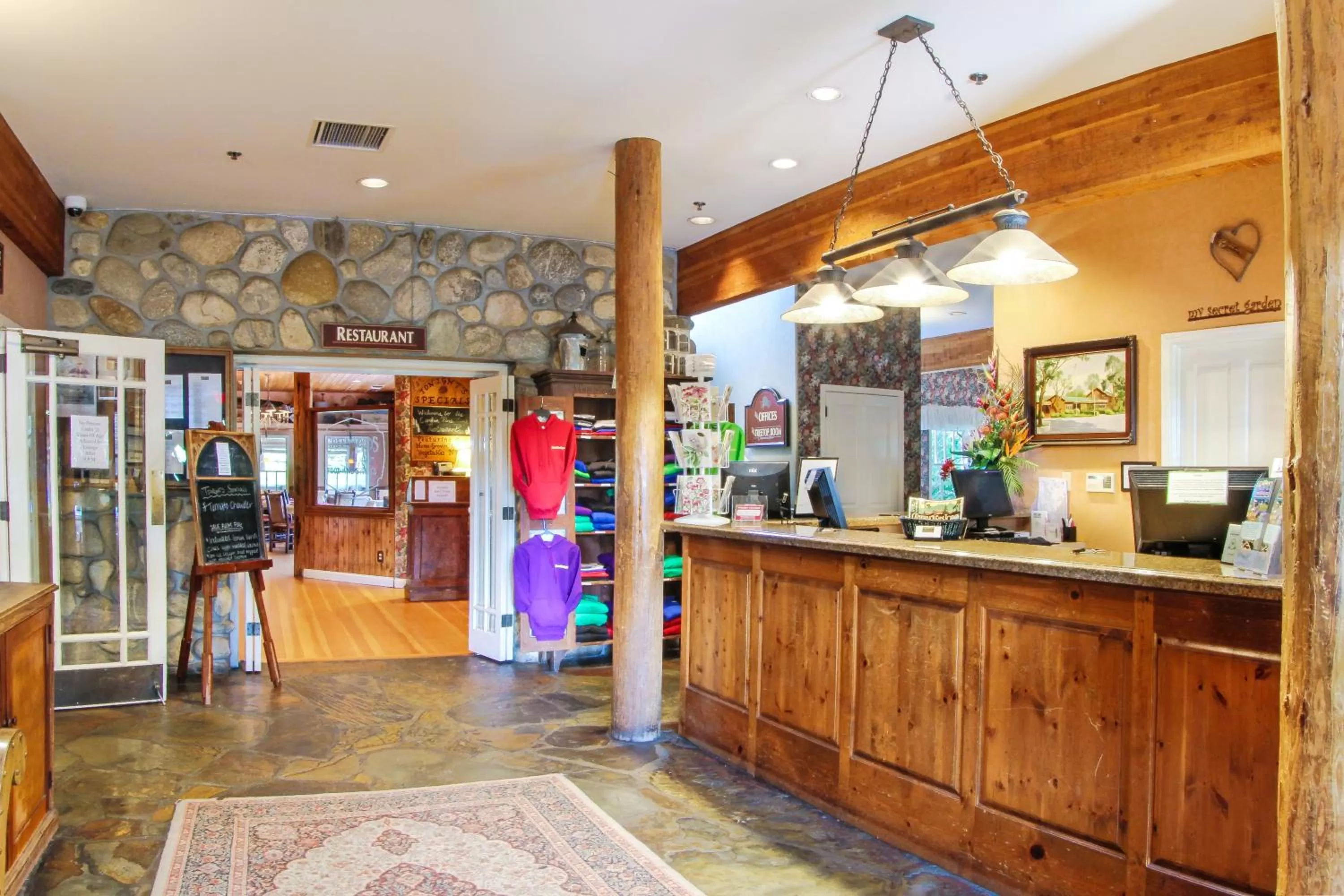 Lobby or reception in Cambria Pines Lodge