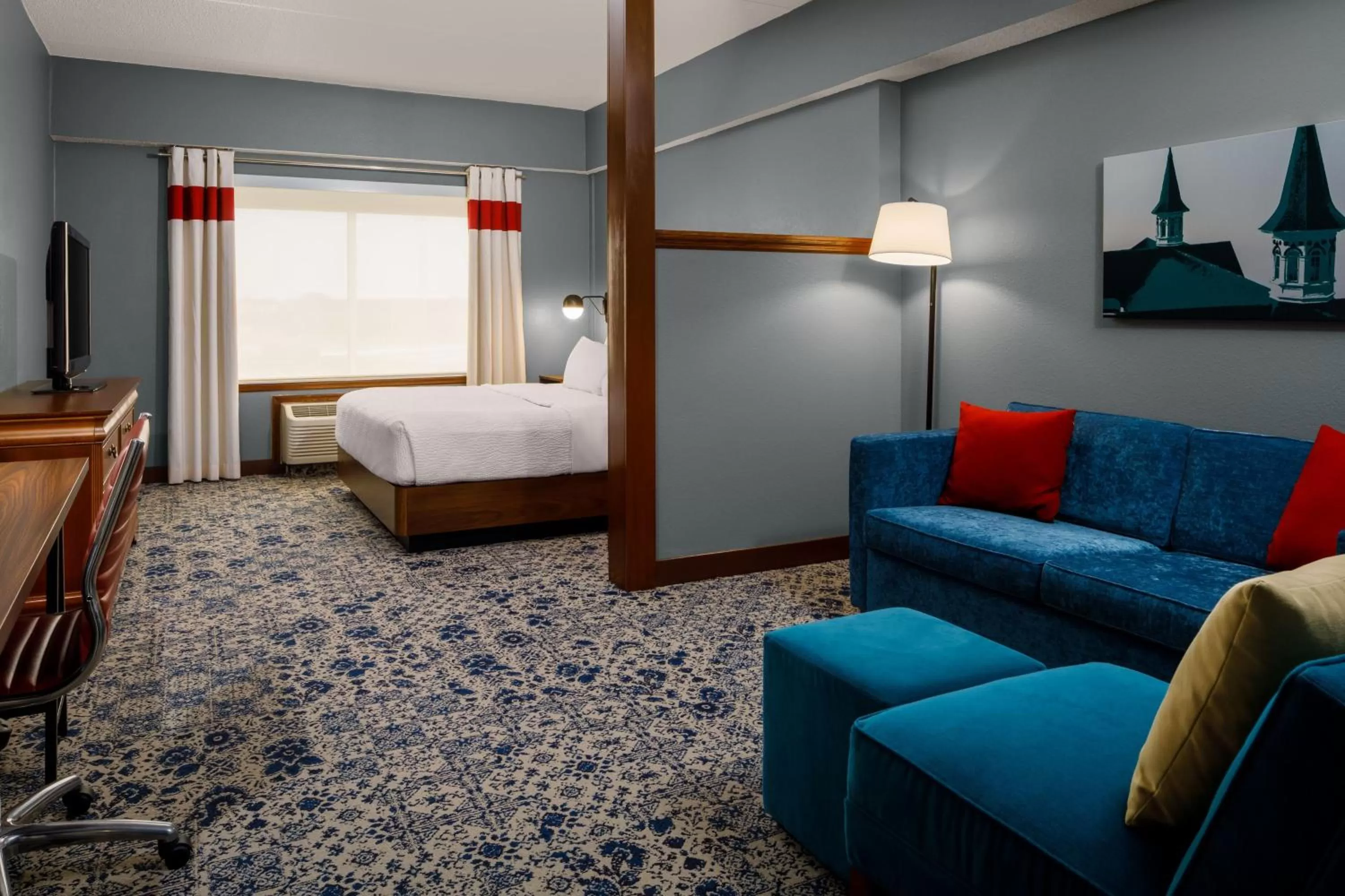 Photo of the whole room, Bed in Four Points by Sheraton Louisville Airport