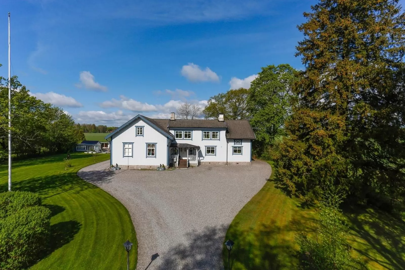 Facade/entrance in HagbackensGård Bed&Breakfast