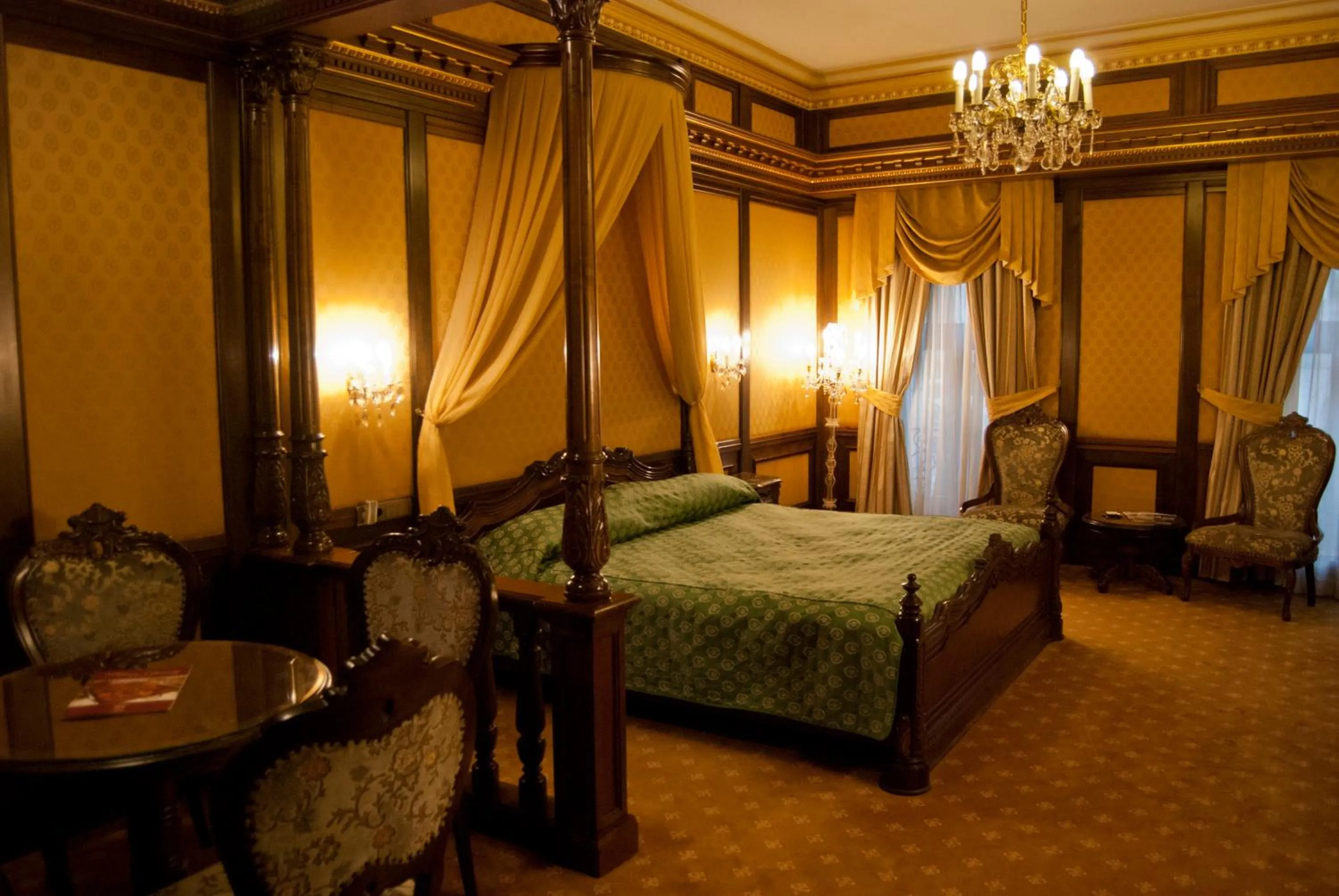 Bedroom, Bed in Hotel Casa Capsa