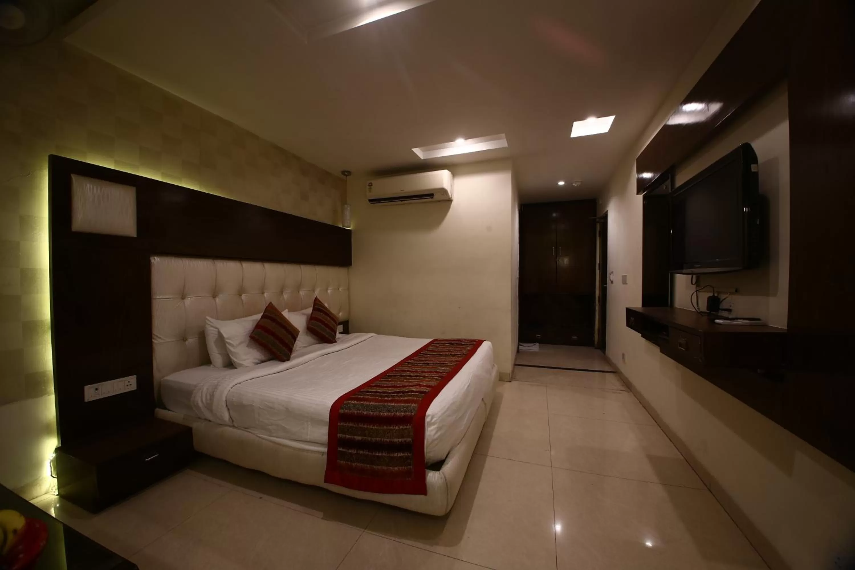 Photo of the whole room, Bed in Hotel Diamond Plaza