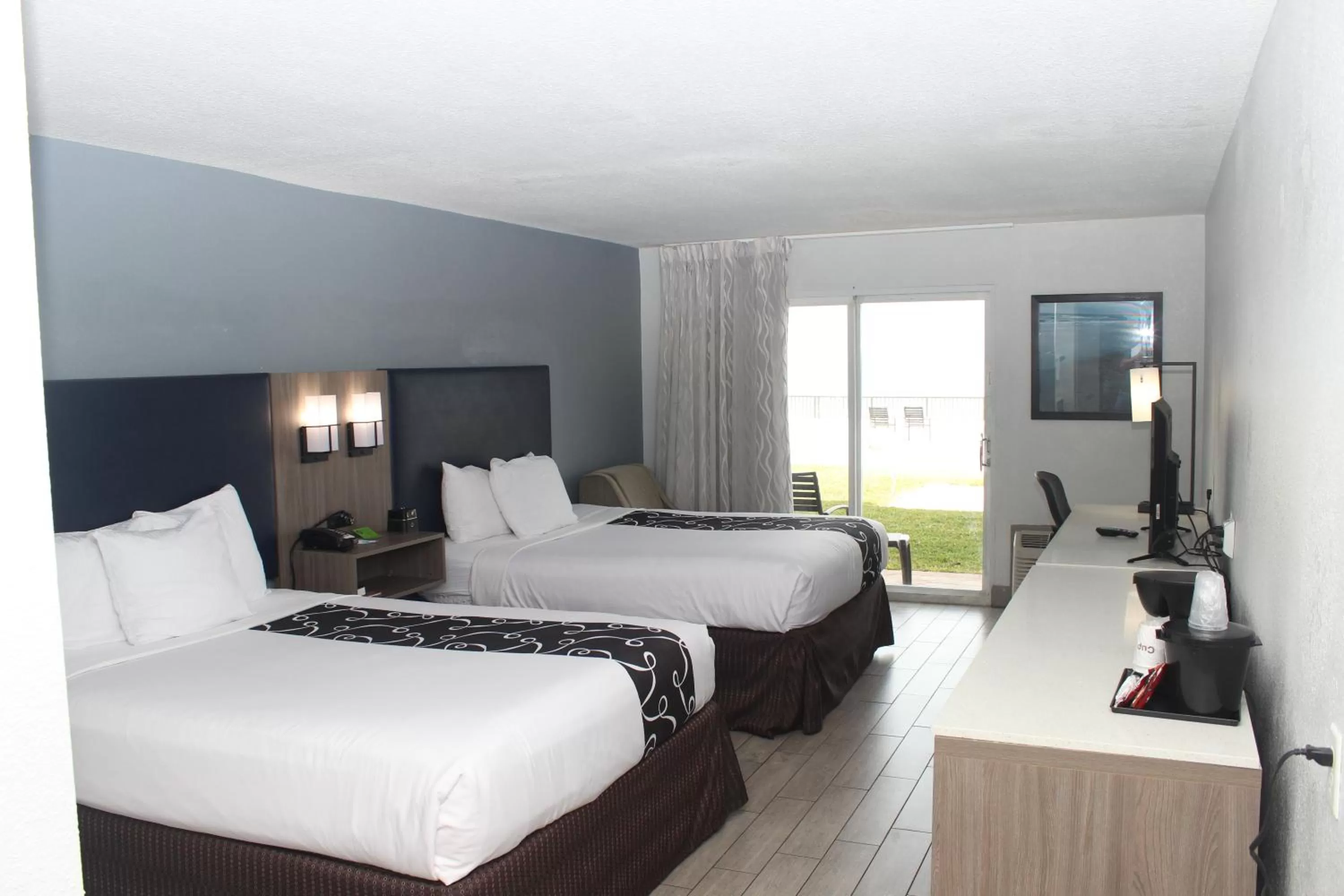 Photo of the whole room, Bed in La Quinta by Wyndham Oceanfront Daytona Beach