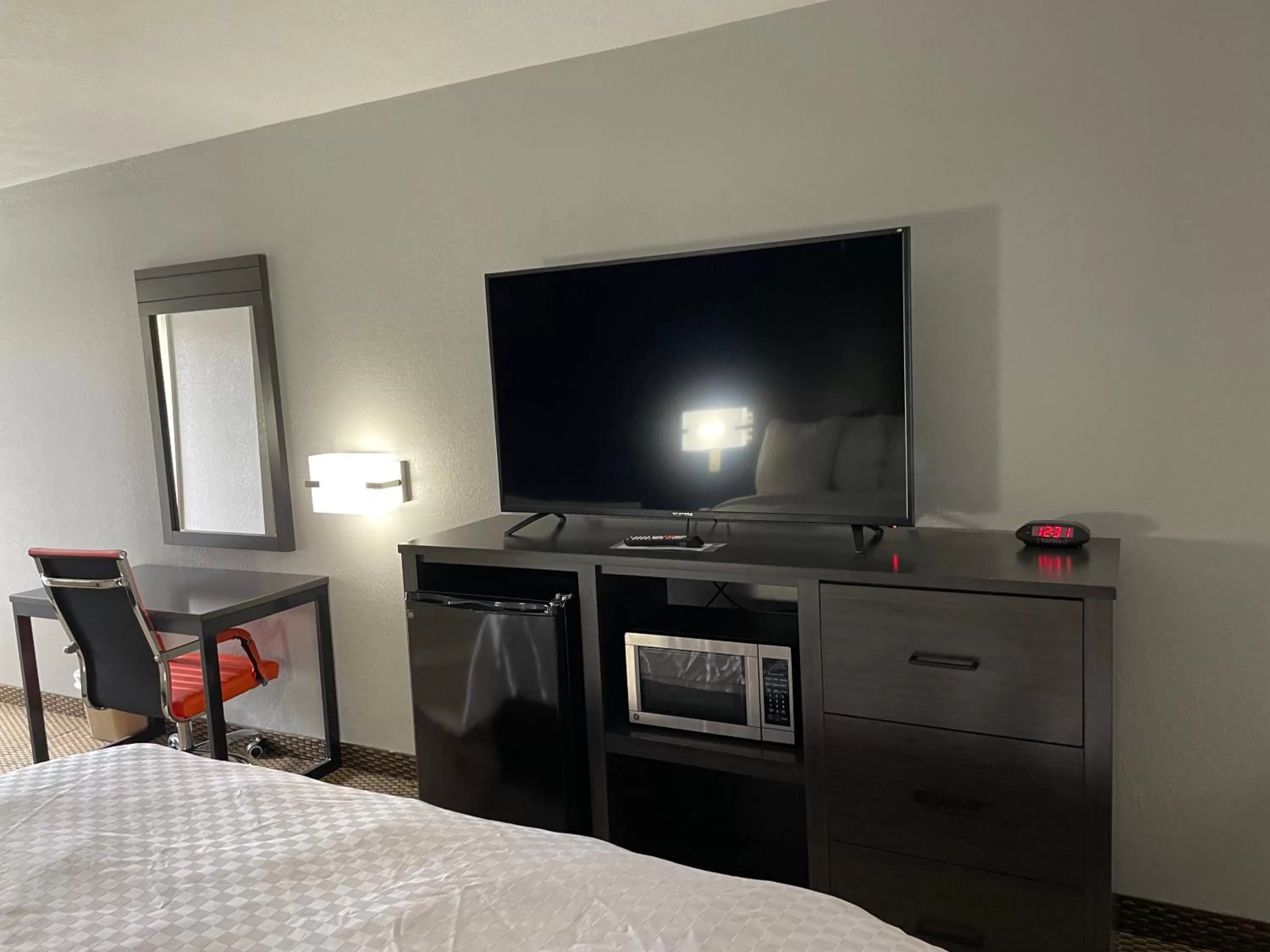 Clairmont Inn & Suites - Warren