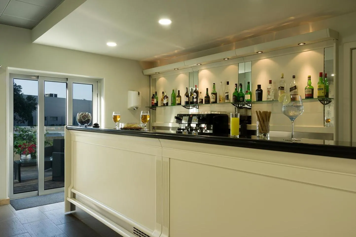 Lounge or bar in Cova da Iria Hotel