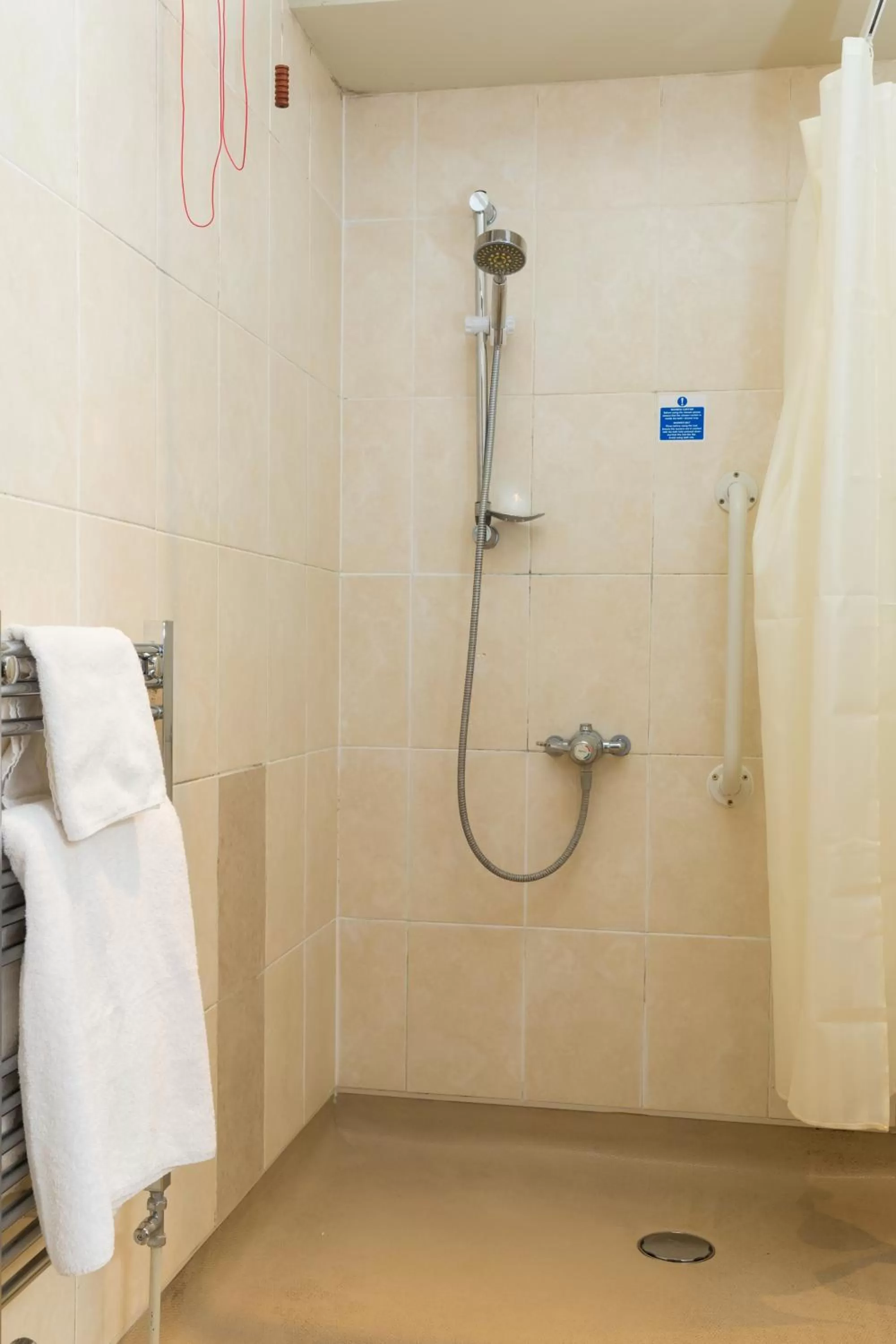 Bathroom in The Dog & Bear Hotel