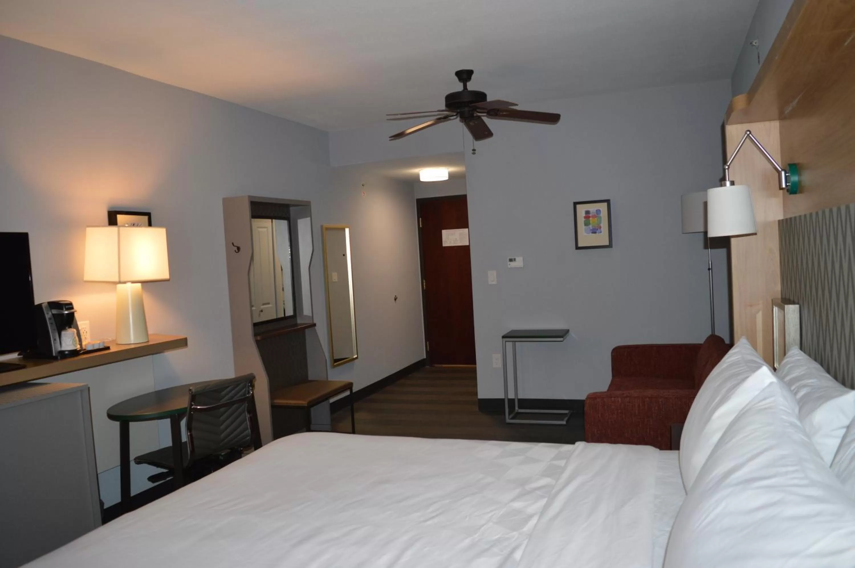 TV and multimedia, Bed in Holiday Inn Odessa by IHG