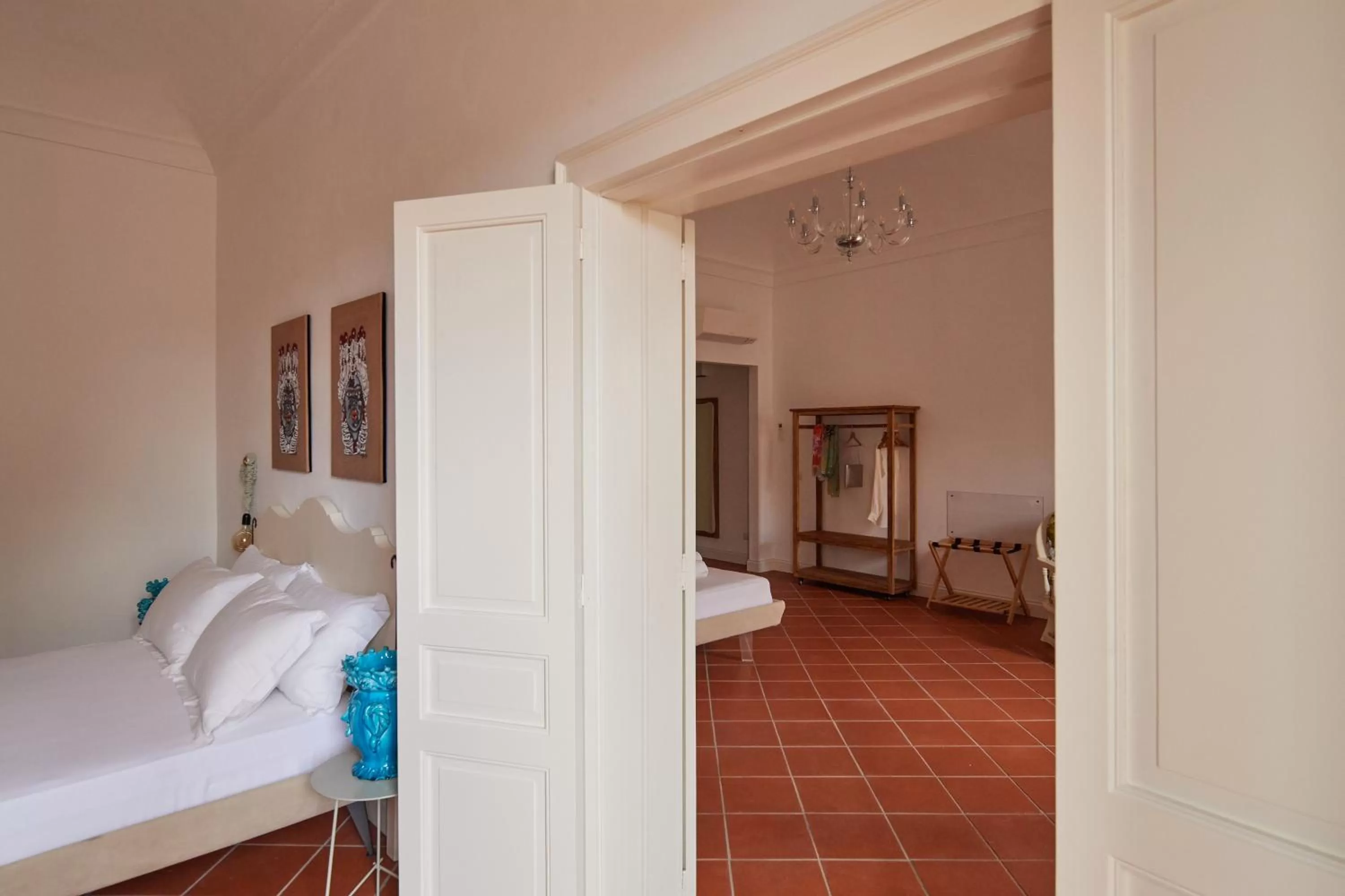 Photo of the whole room, Bed in Galleria del Duomo