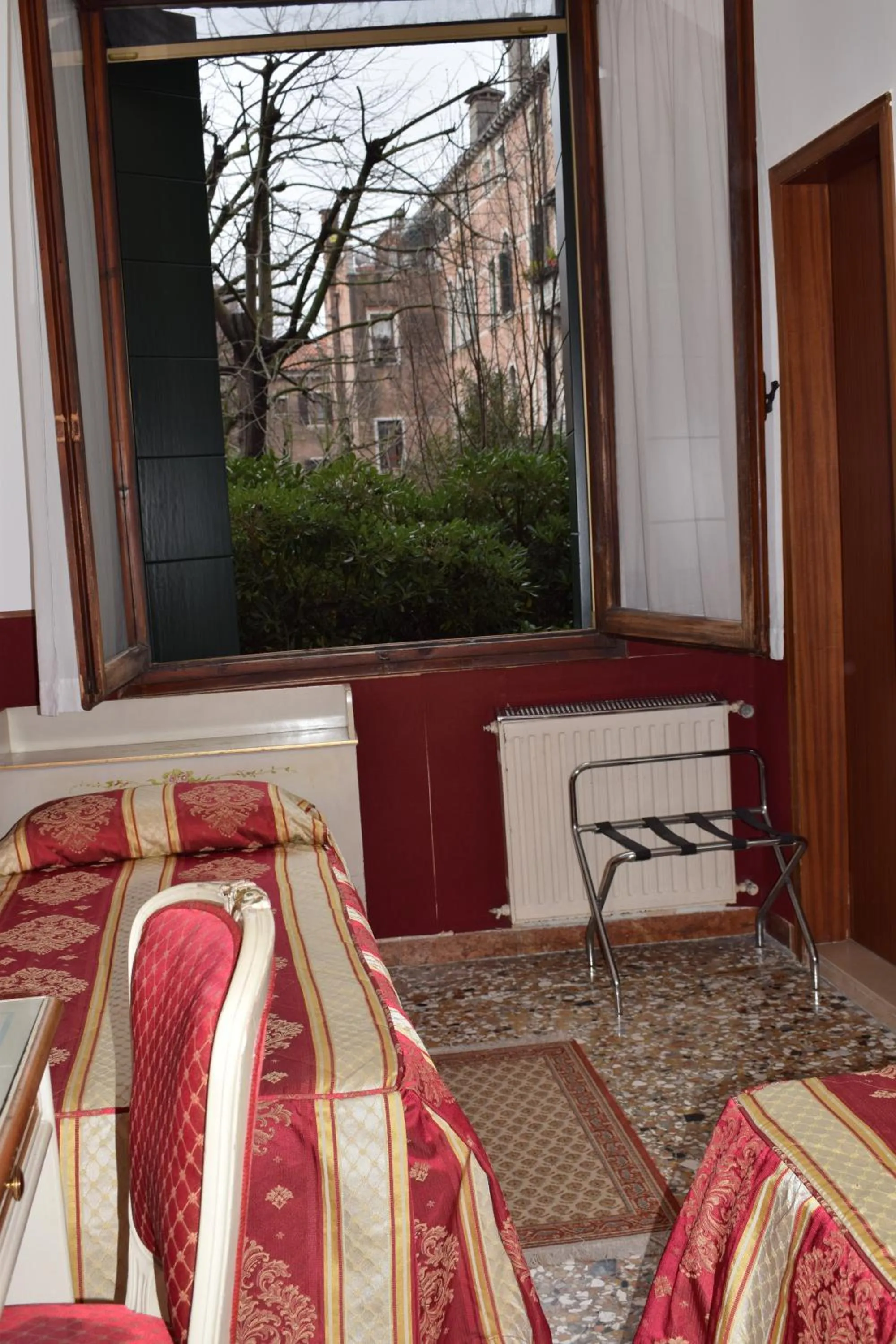 Bed in Albergo Basilea