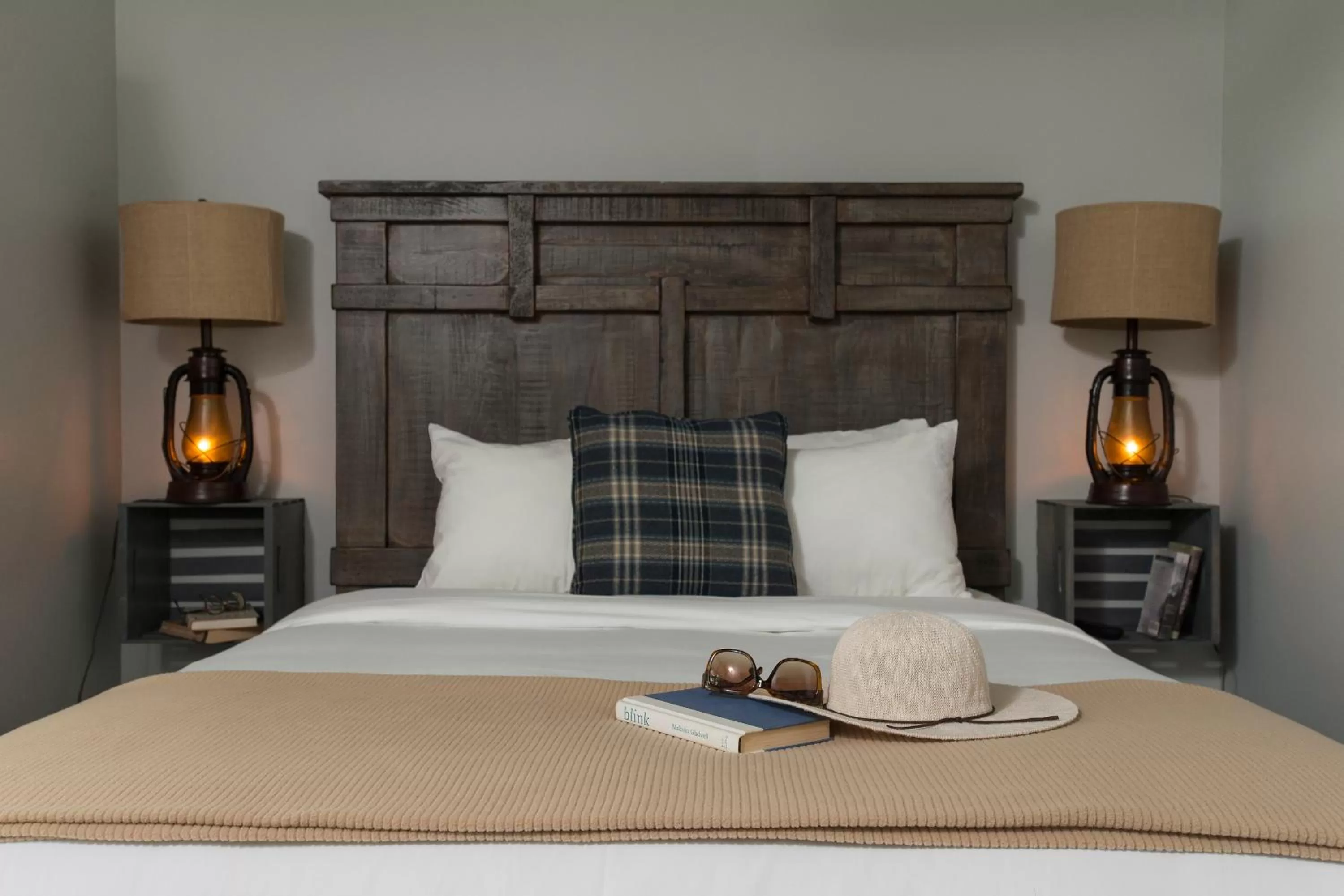 Bed in Lake Bomoseen Lodge