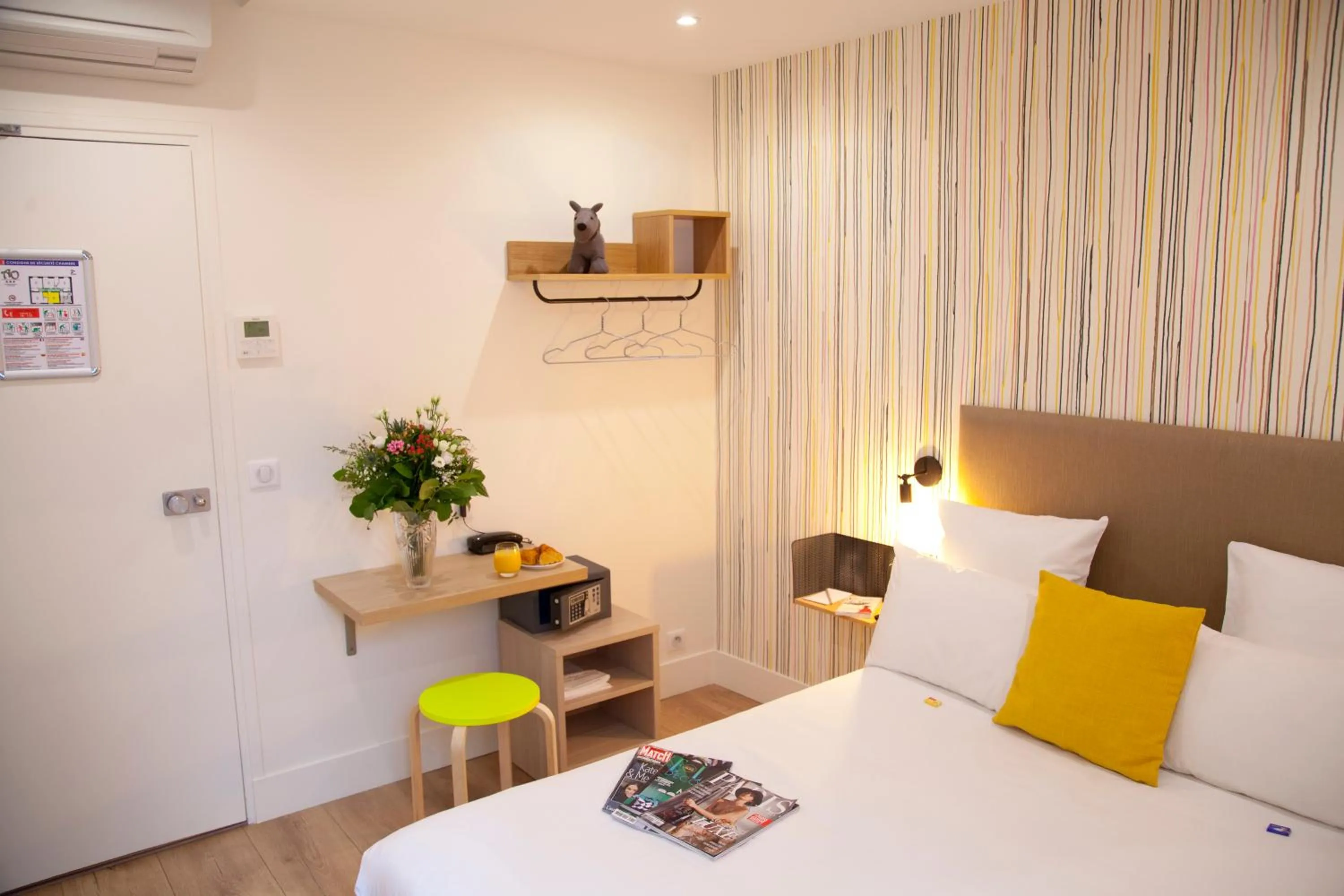 Photo of the whole room, Bed in Hôtel Alexandrine Opera