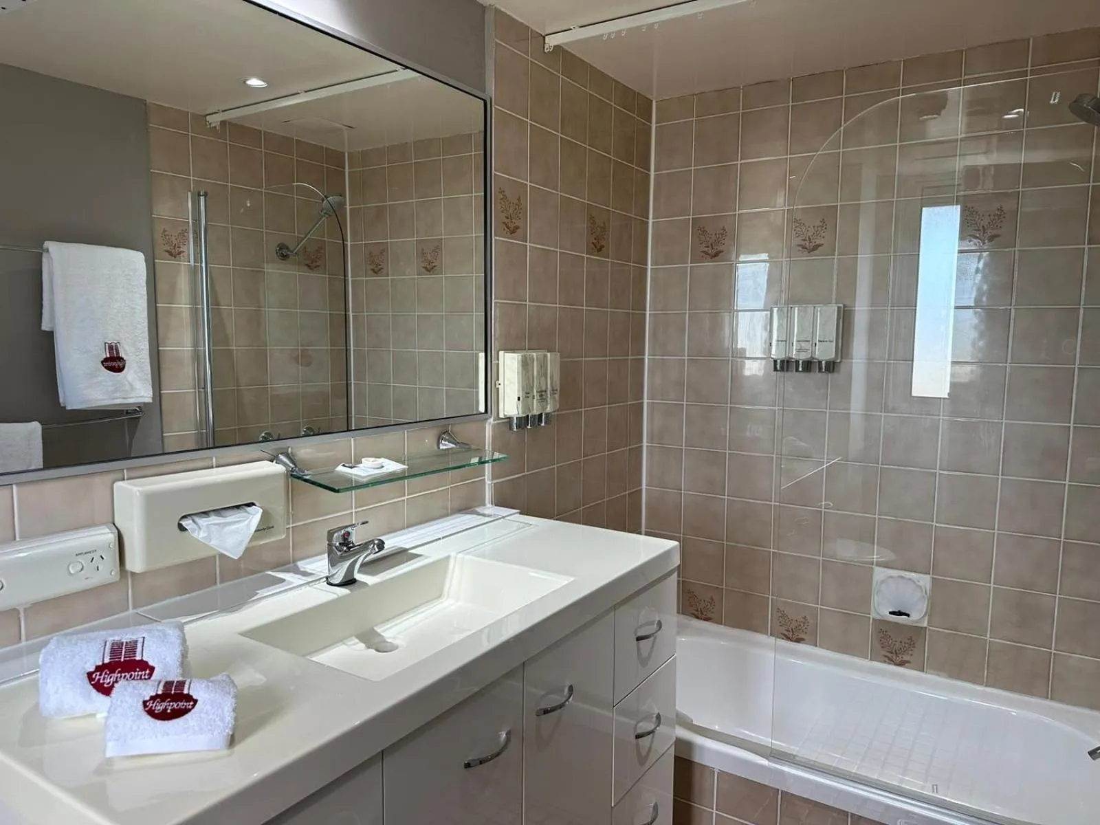 Bathroom in Metro Hotel & Apartments Gladstone