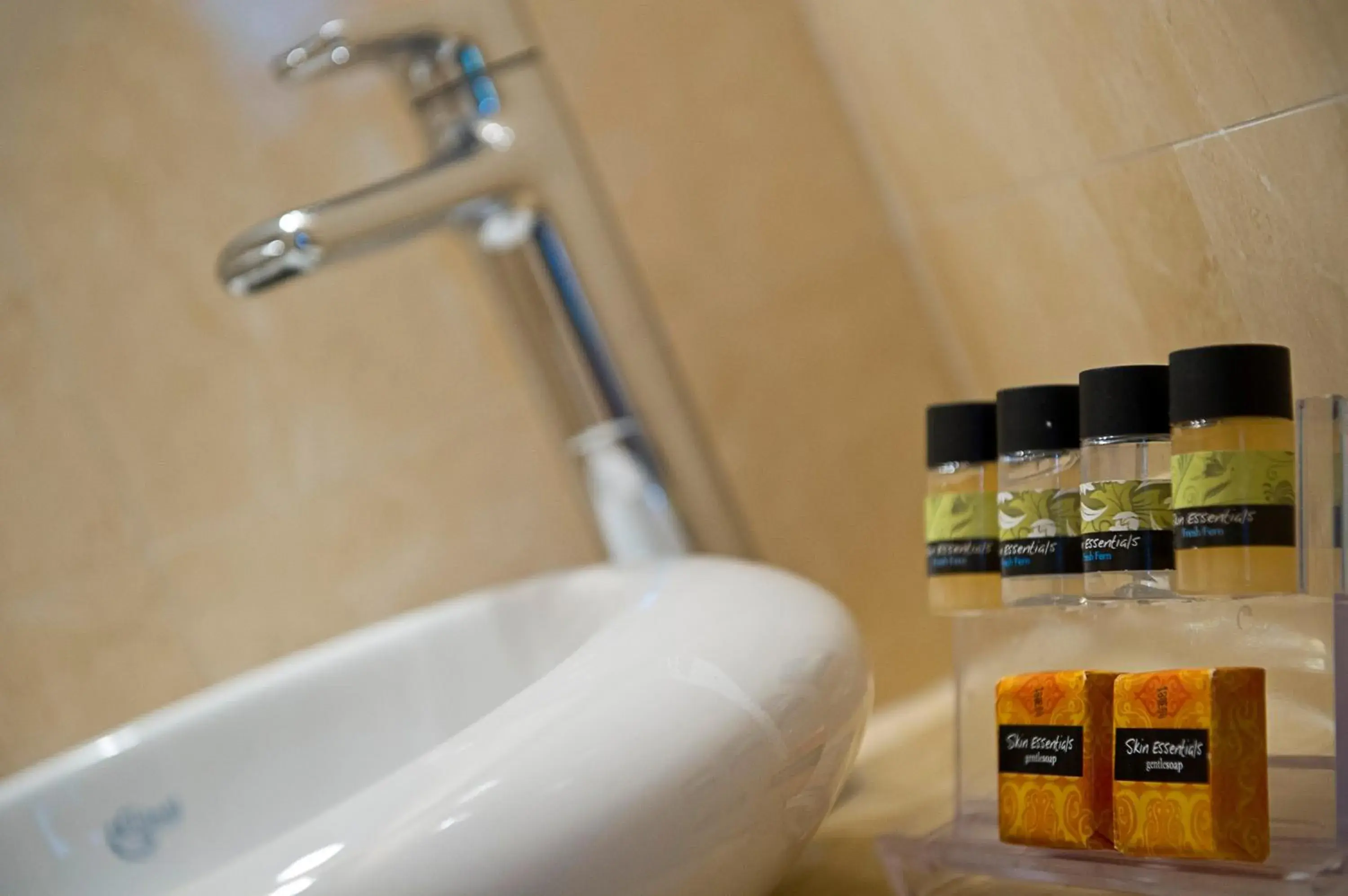 Twin Room with extra bed and Ensuite Bathroom in Marble House Twin Room with extra bed and Ensuite Bathroom in Marble House