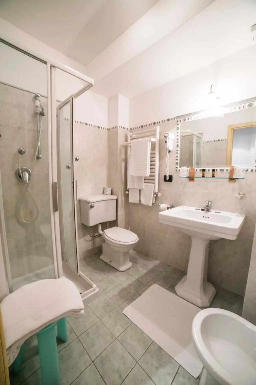 Shower in Hotel Victoria