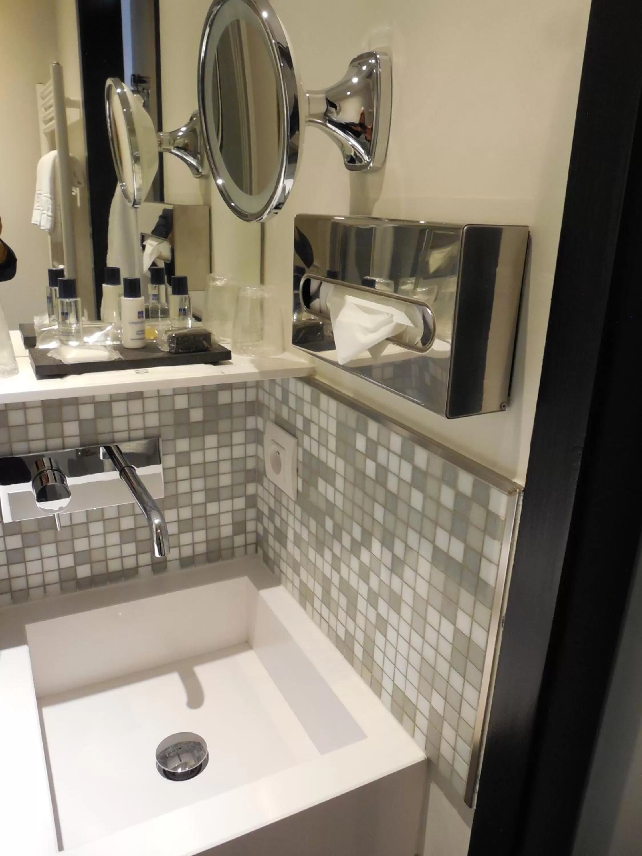 Bathroom in Hôtel Mercure Bayonne Centre Le Grand Hotel