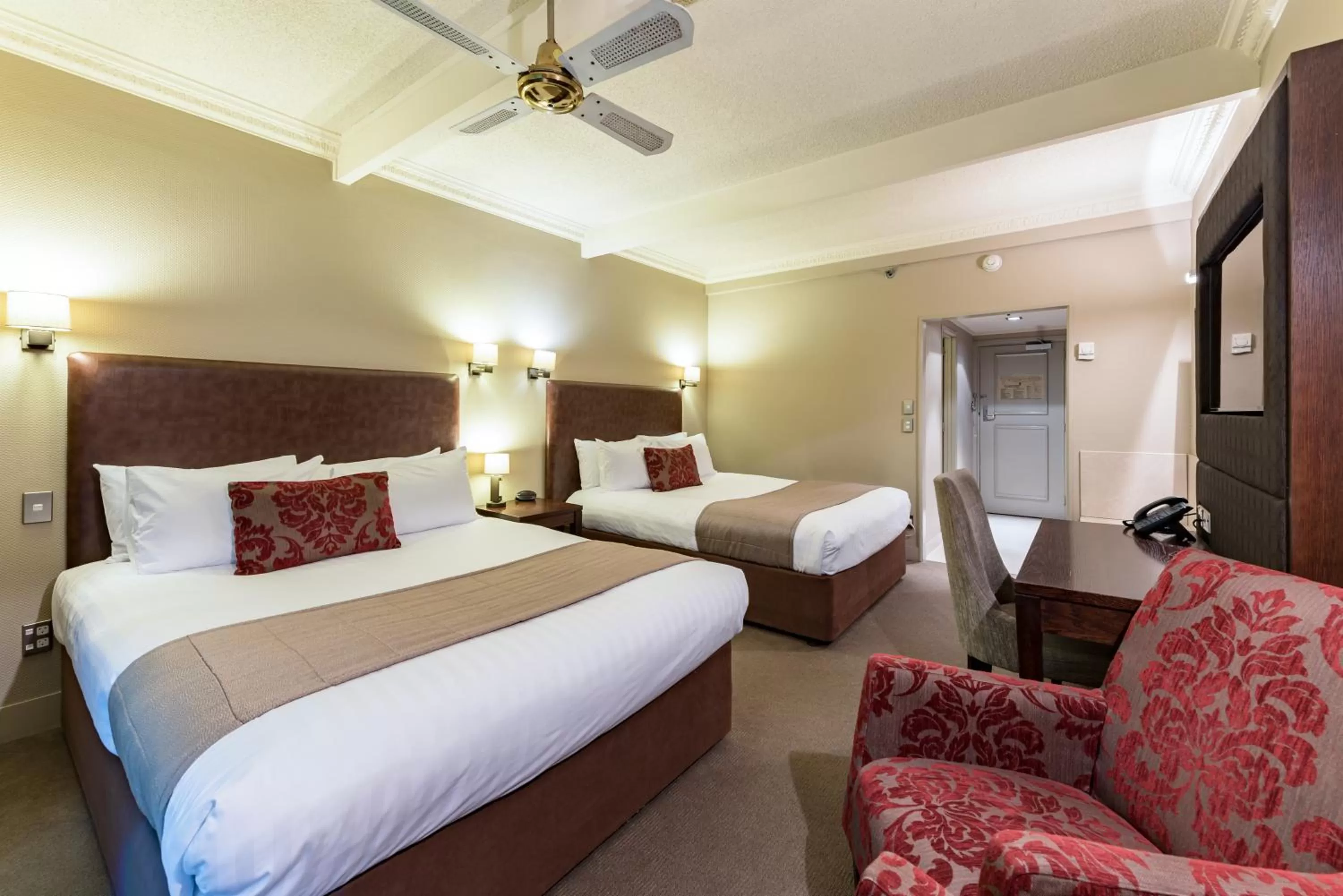 Bedroom, Bed in Distinction Hotel Rotorua