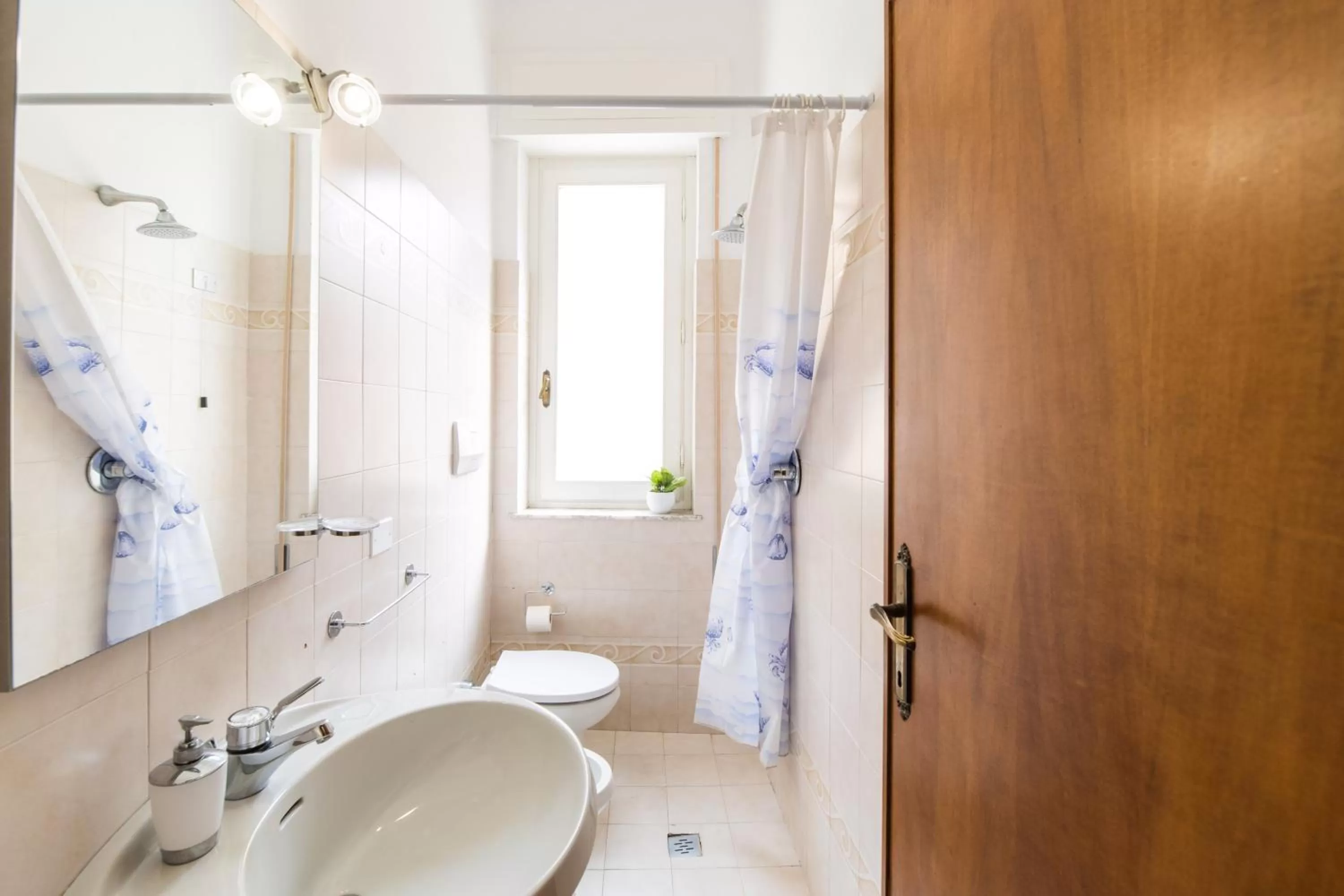 Toilet, Bathroom in Casa Fubis