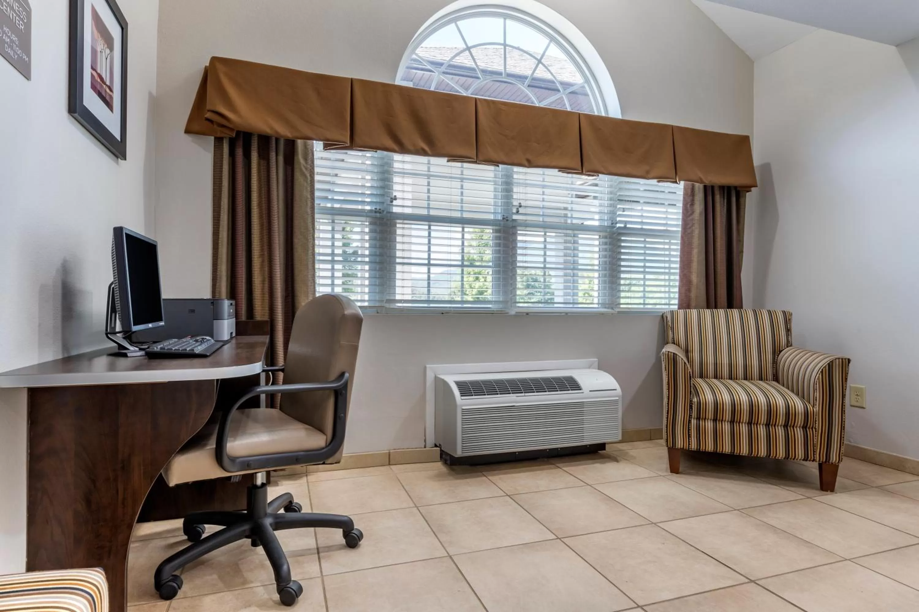 Lobby or reception, Bed in Microtel Inn & Suites Dillsboro/Sylva