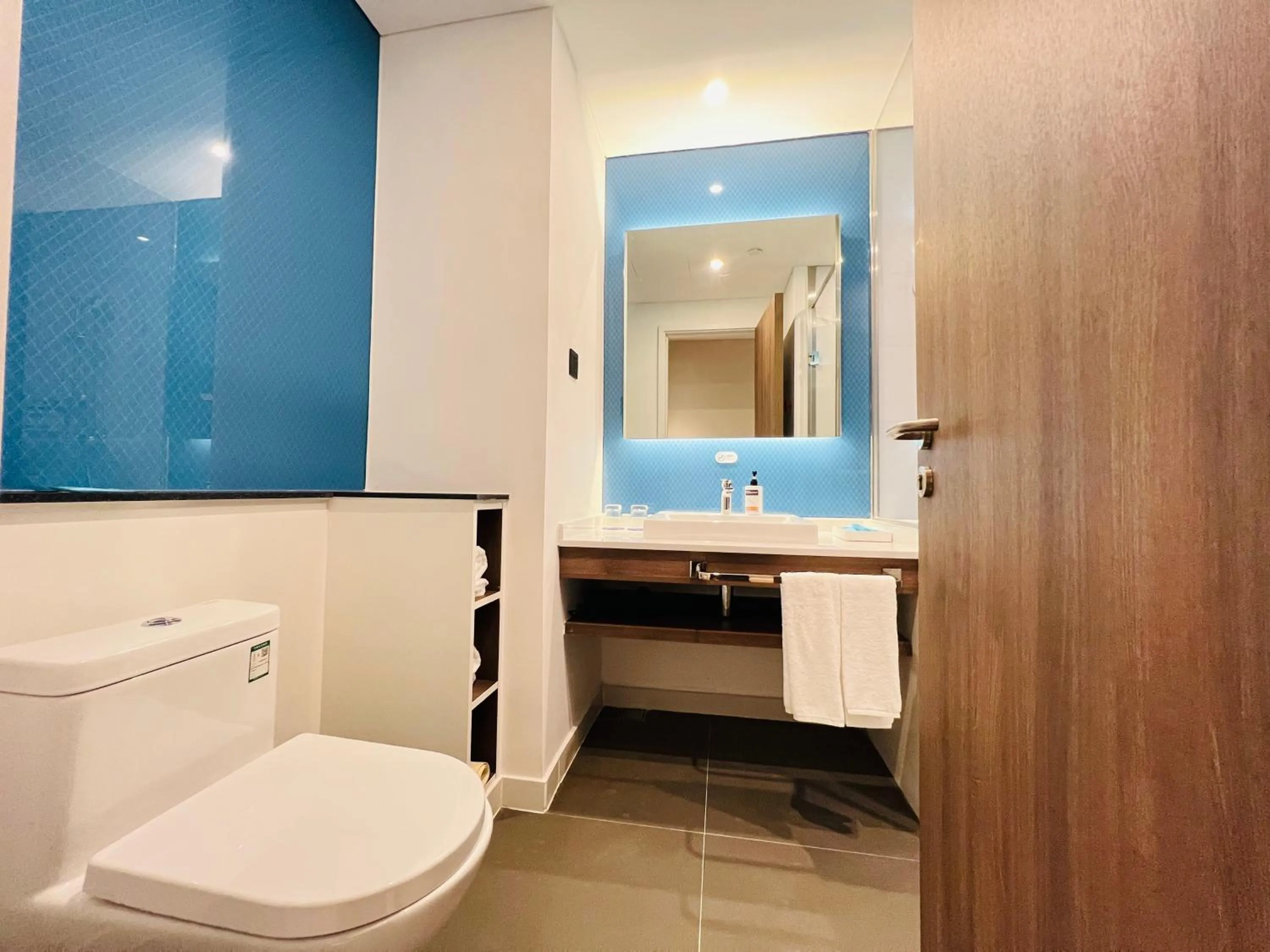 Toilet in Holiday Inn Express Yangjiang City Center by IHG