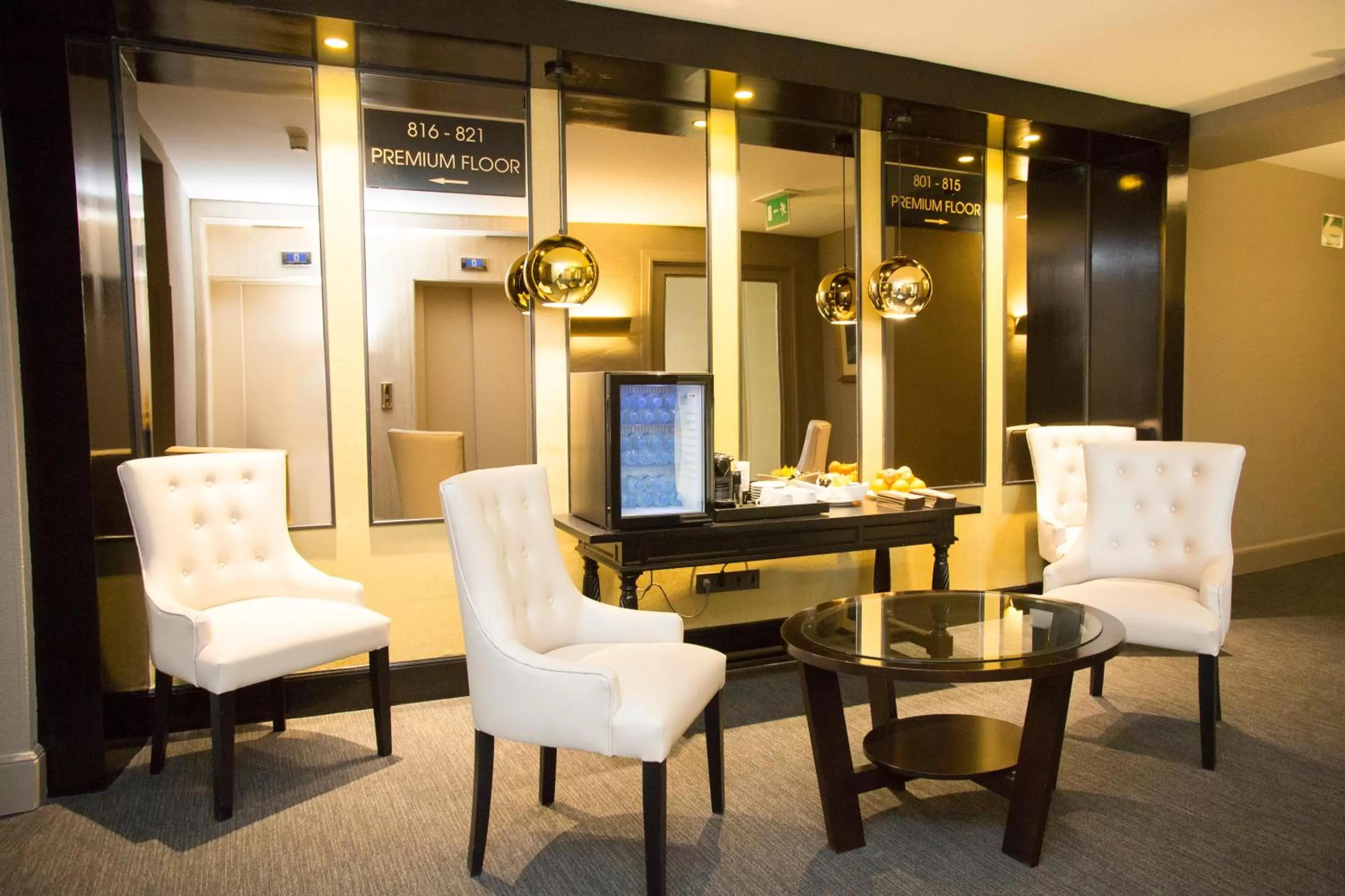 Lounge or bar in Hotel Tres Reyes Pamplona