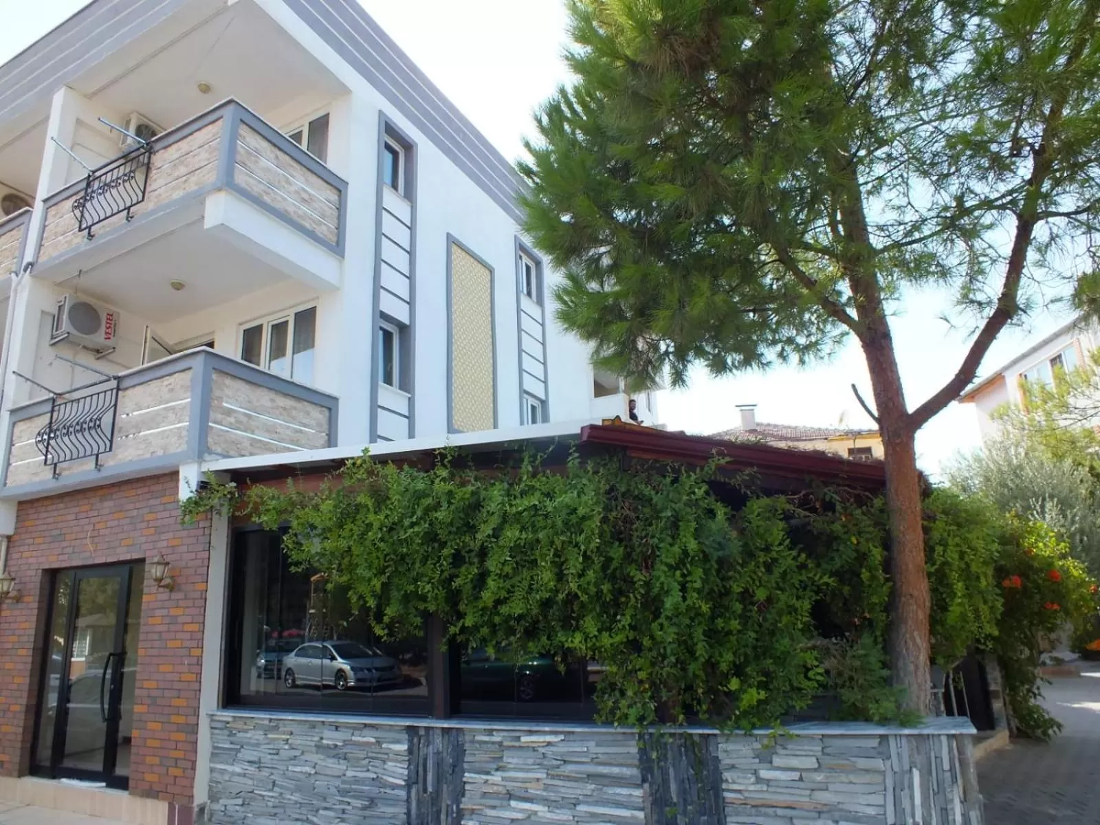 Facade/entrance, Property Building in GÜNEŞ APART OTEL