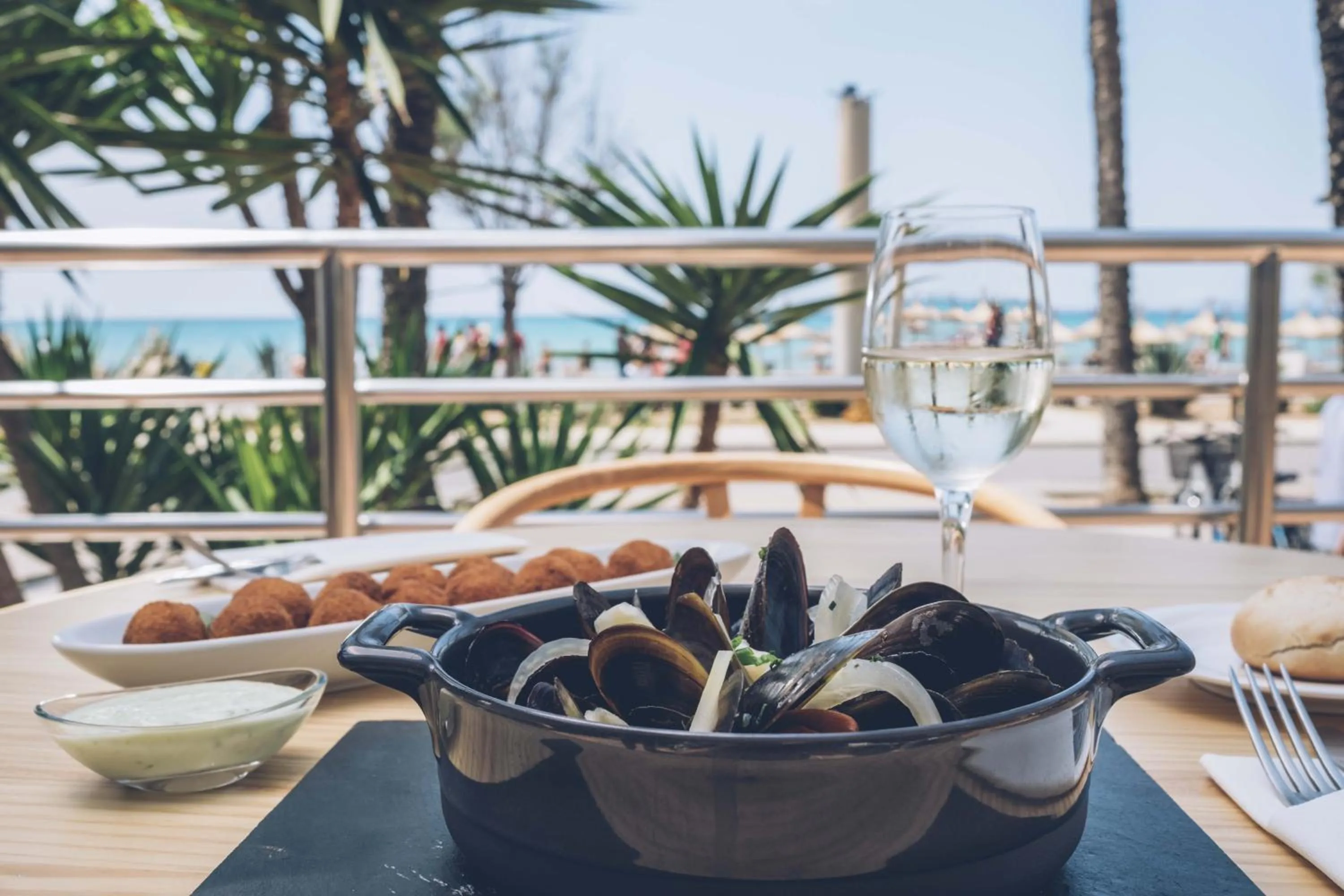 Food and drinks in AYA Seahotel - Adults Only