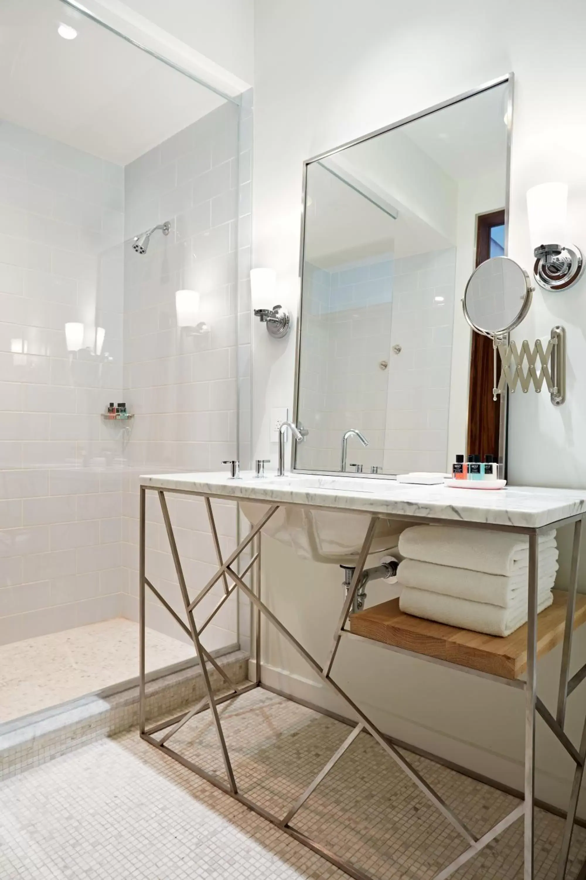 Deluxe King Room in Quirk Hotel Richmond Deluxe King Room in Quirk Hotel Richmond