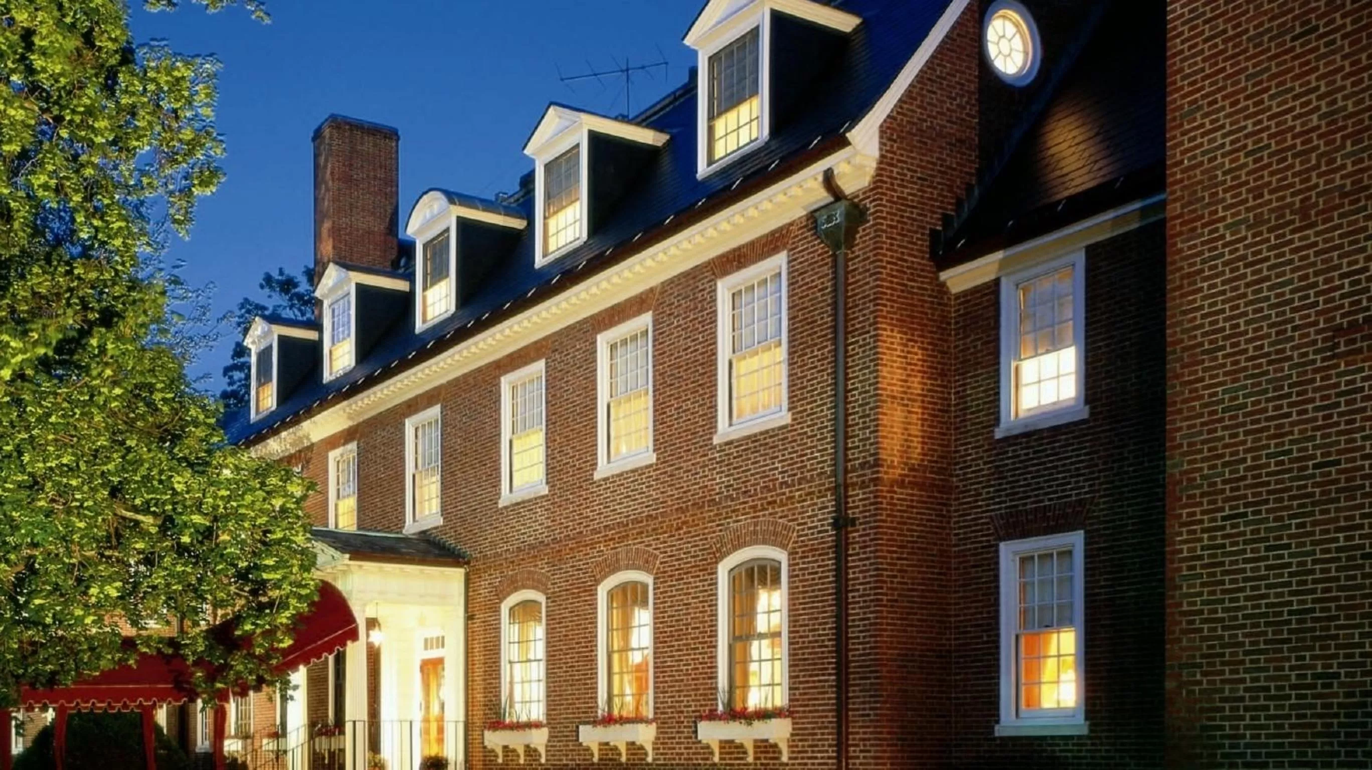 Facade/entrance in The Exeter Inn