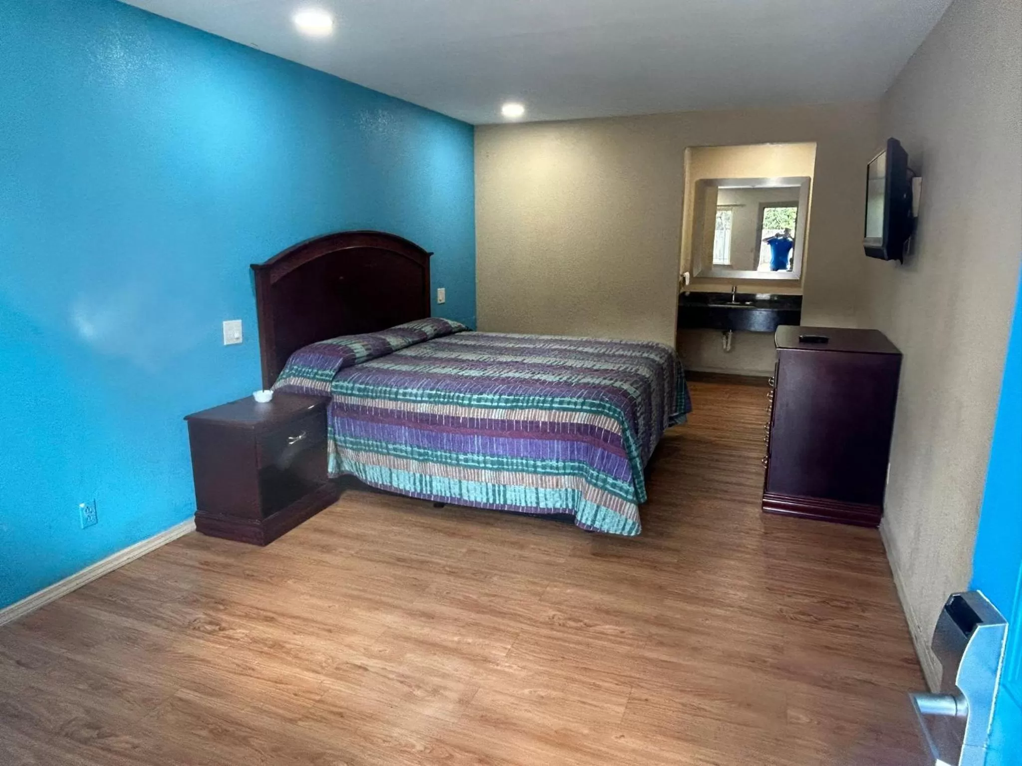 Guests, Bed in Super 7