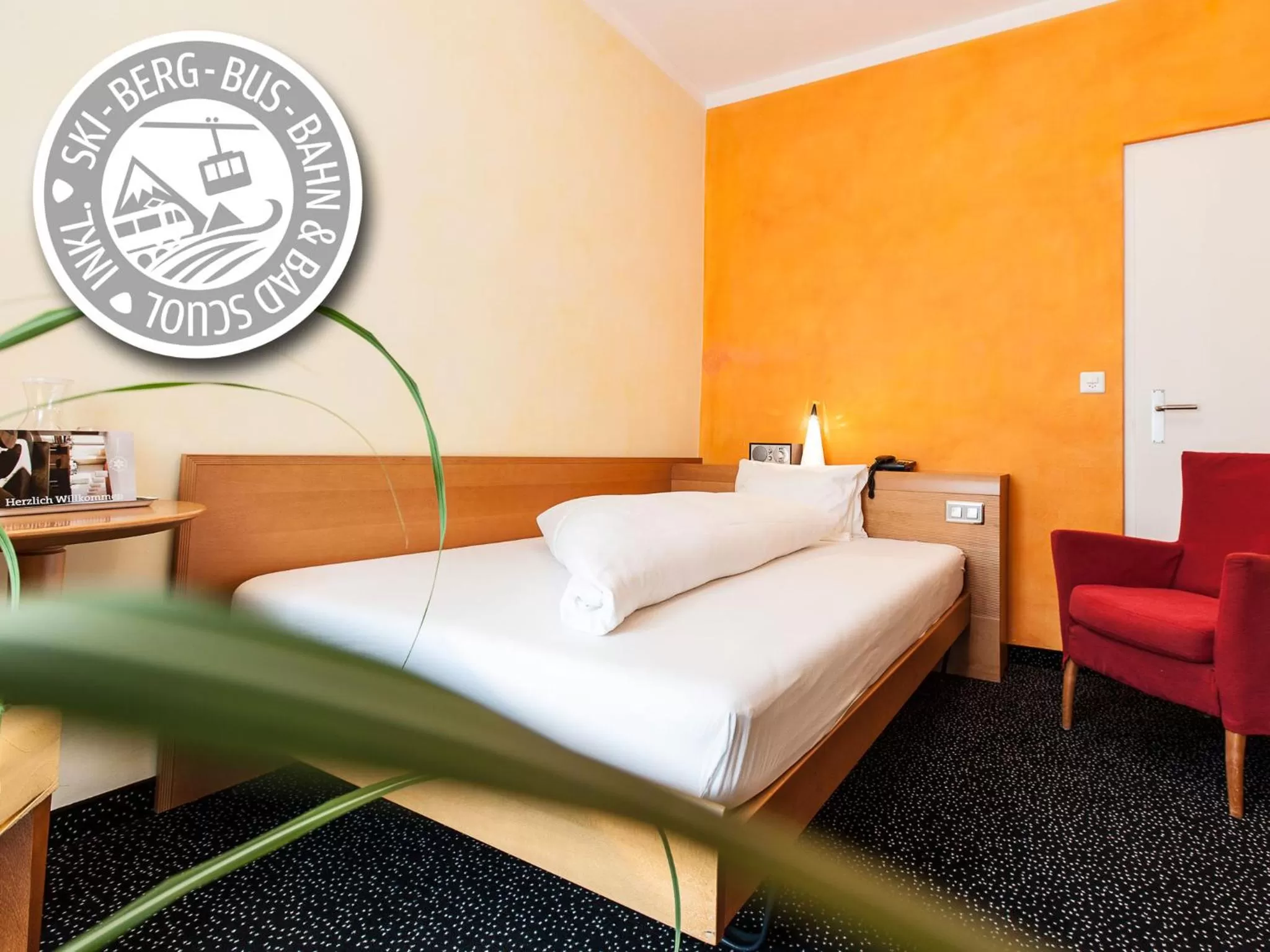 Bedroom, Bed in Hotel Belvedere Scuol