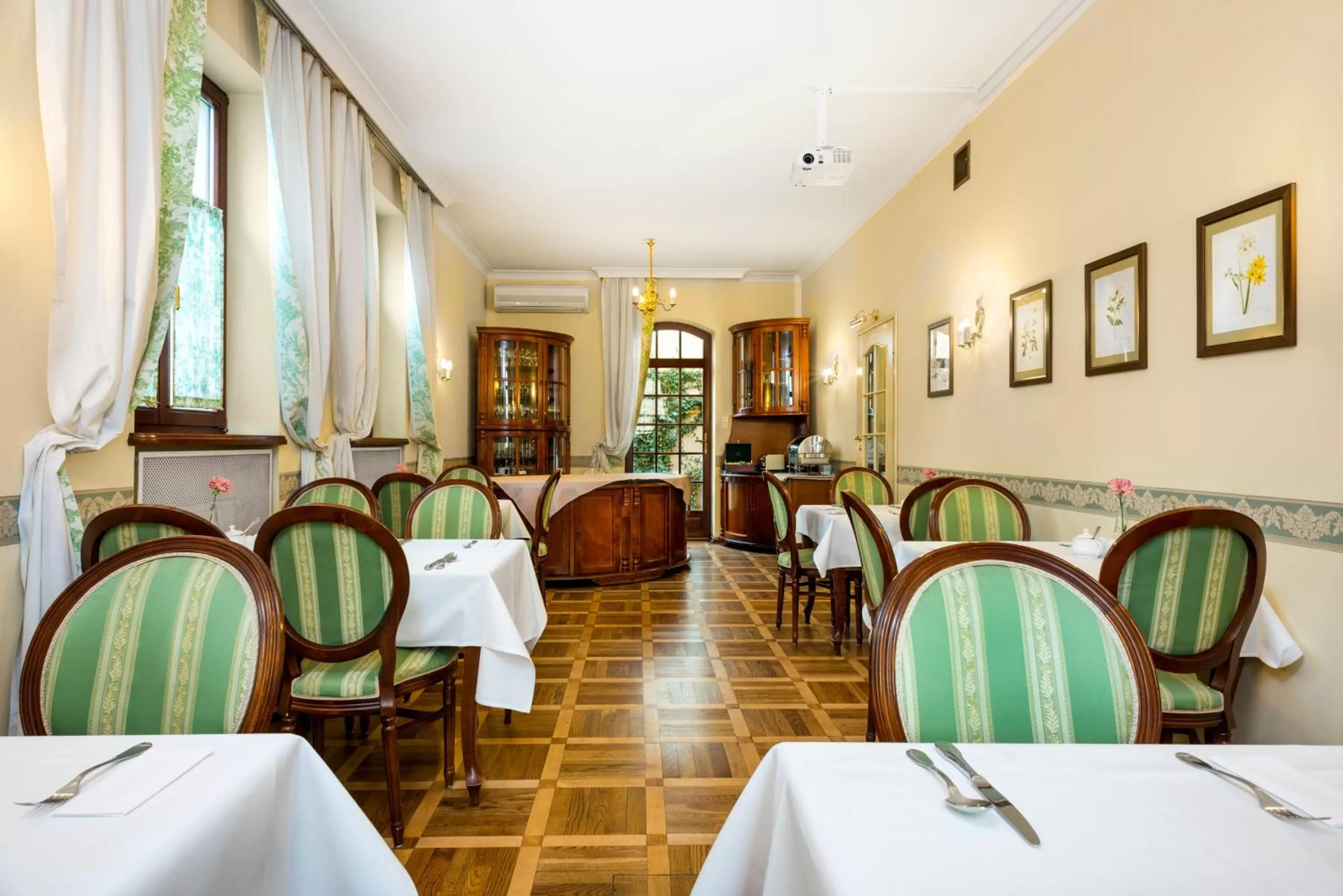 Restaurant/places to eat in Hotel Maltański
