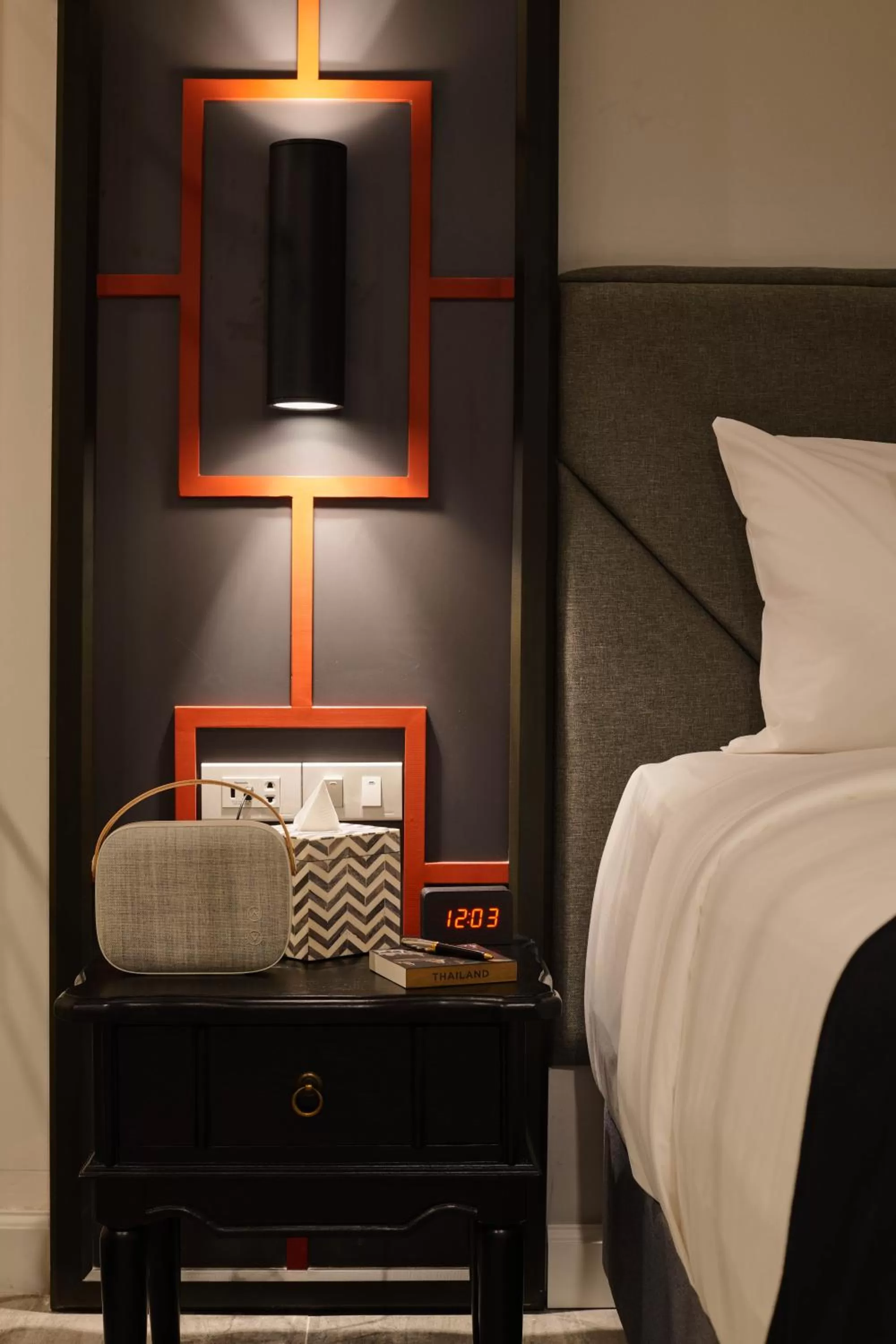 Bedroom, Bed in Villa De Pranakorn