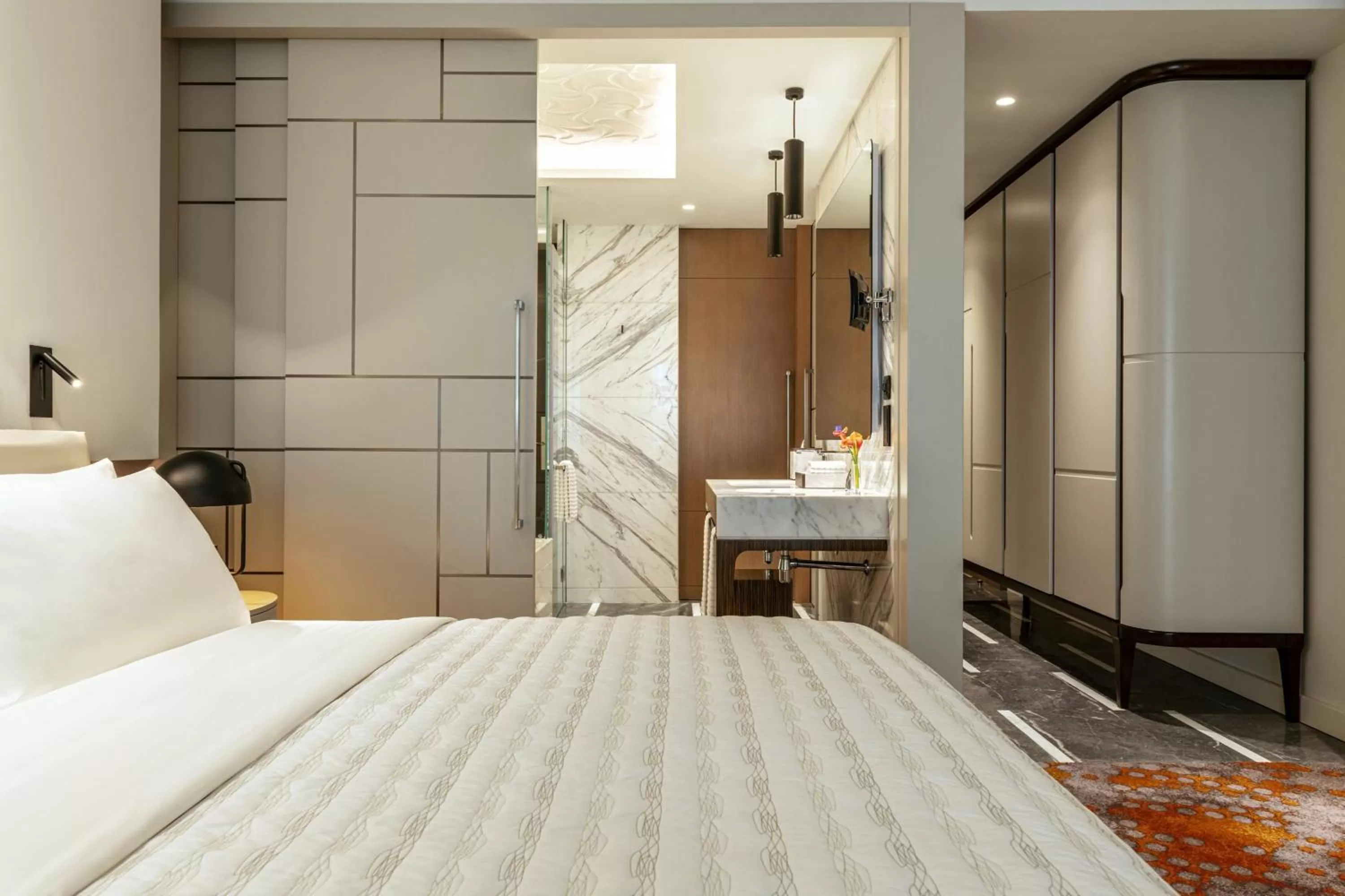 Bedroom, Bed in Le Royal Méridien Place Vendôme Lusail