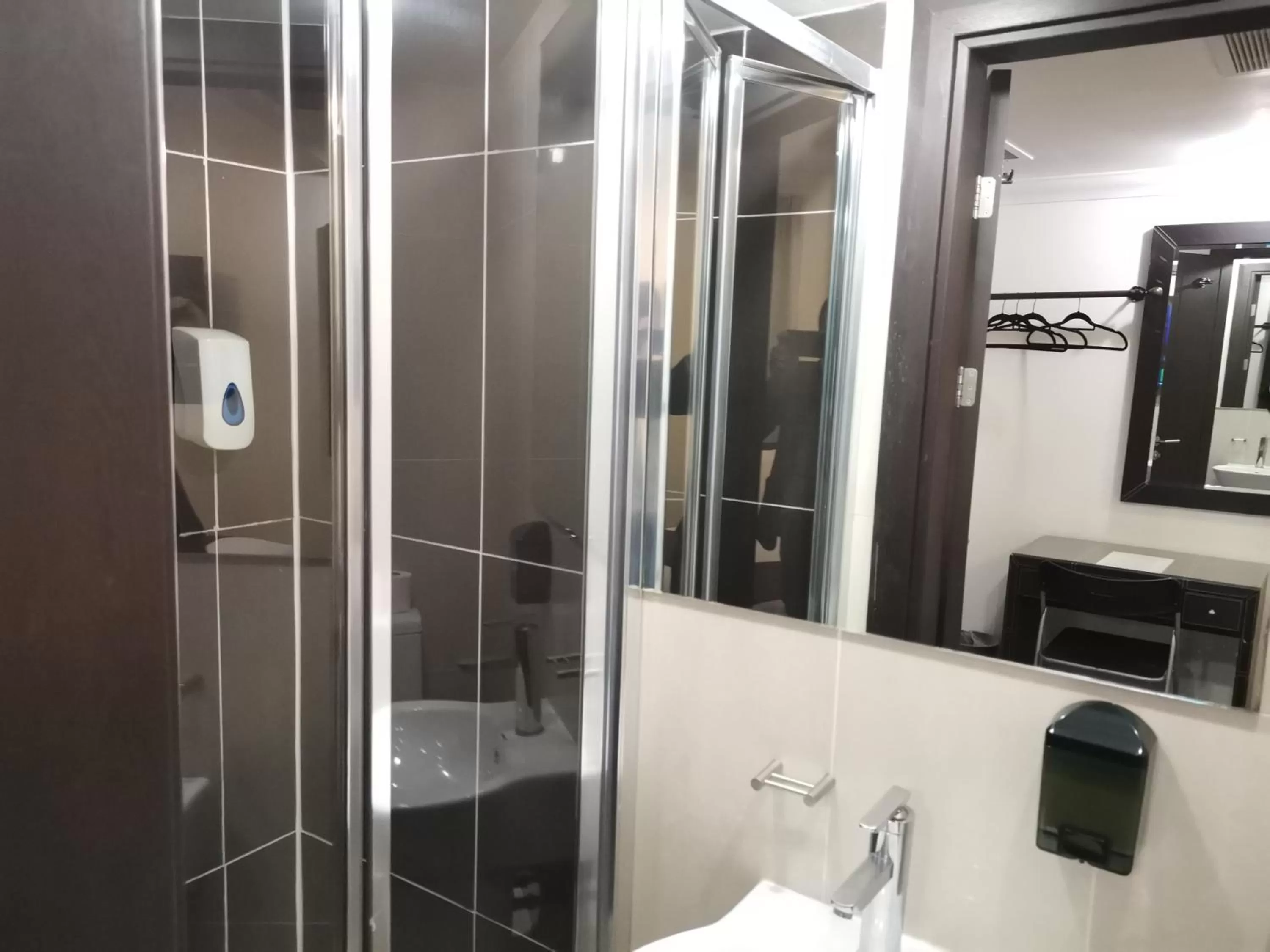 Shower in The Royale Chulan Hyde Park Hotel