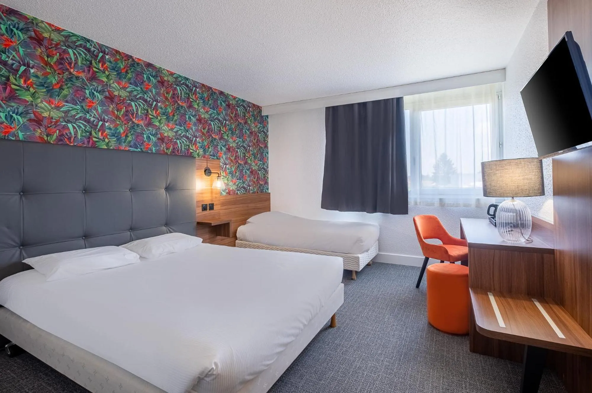 Photo of the whole room, Bed in Hôtel Akena Poitiers Nord Futuroscope